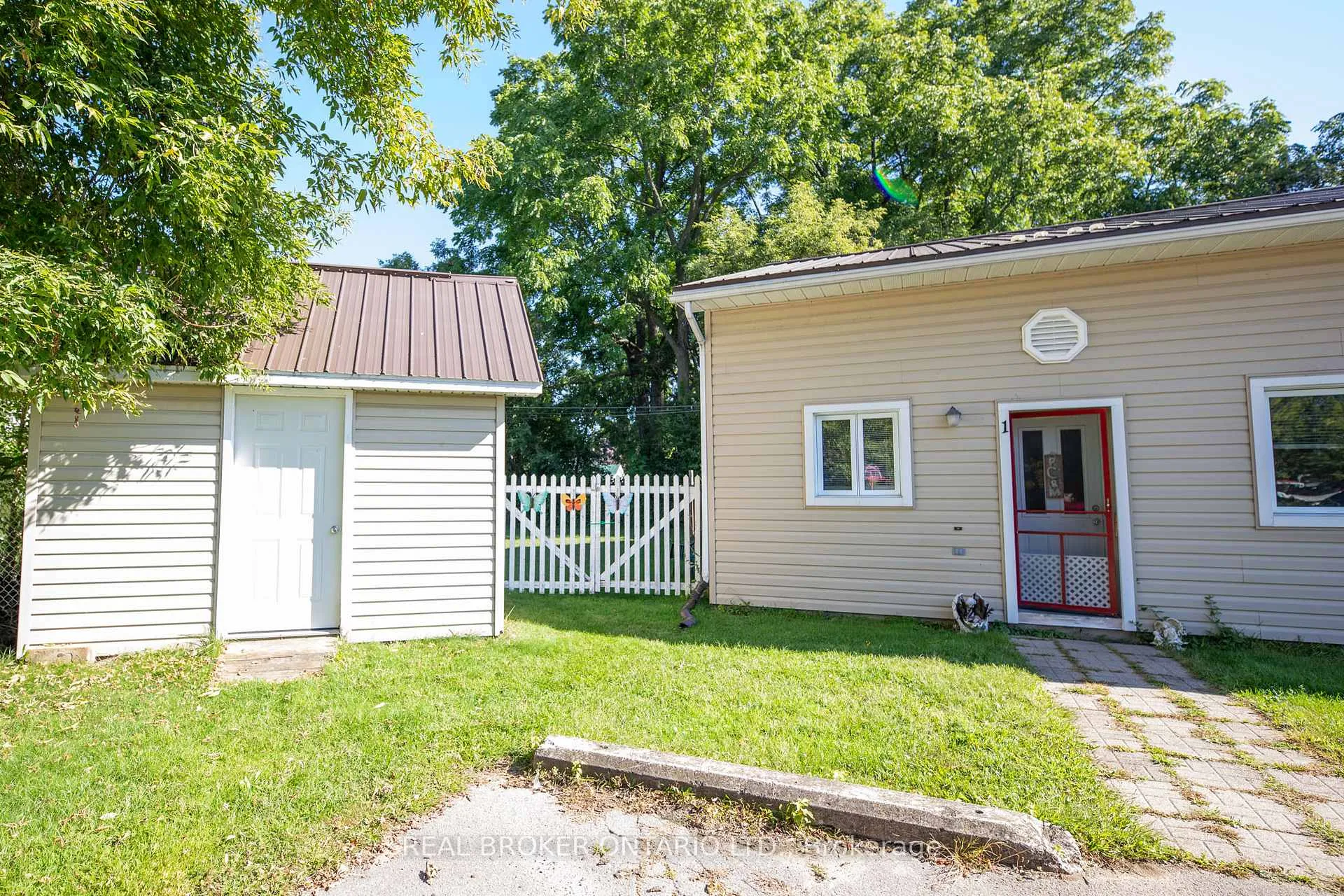 Photo 3 of Unit 1, 341 New Street E, Edwardsburgh/Cardinal, Town of Cardinal — HOMEH