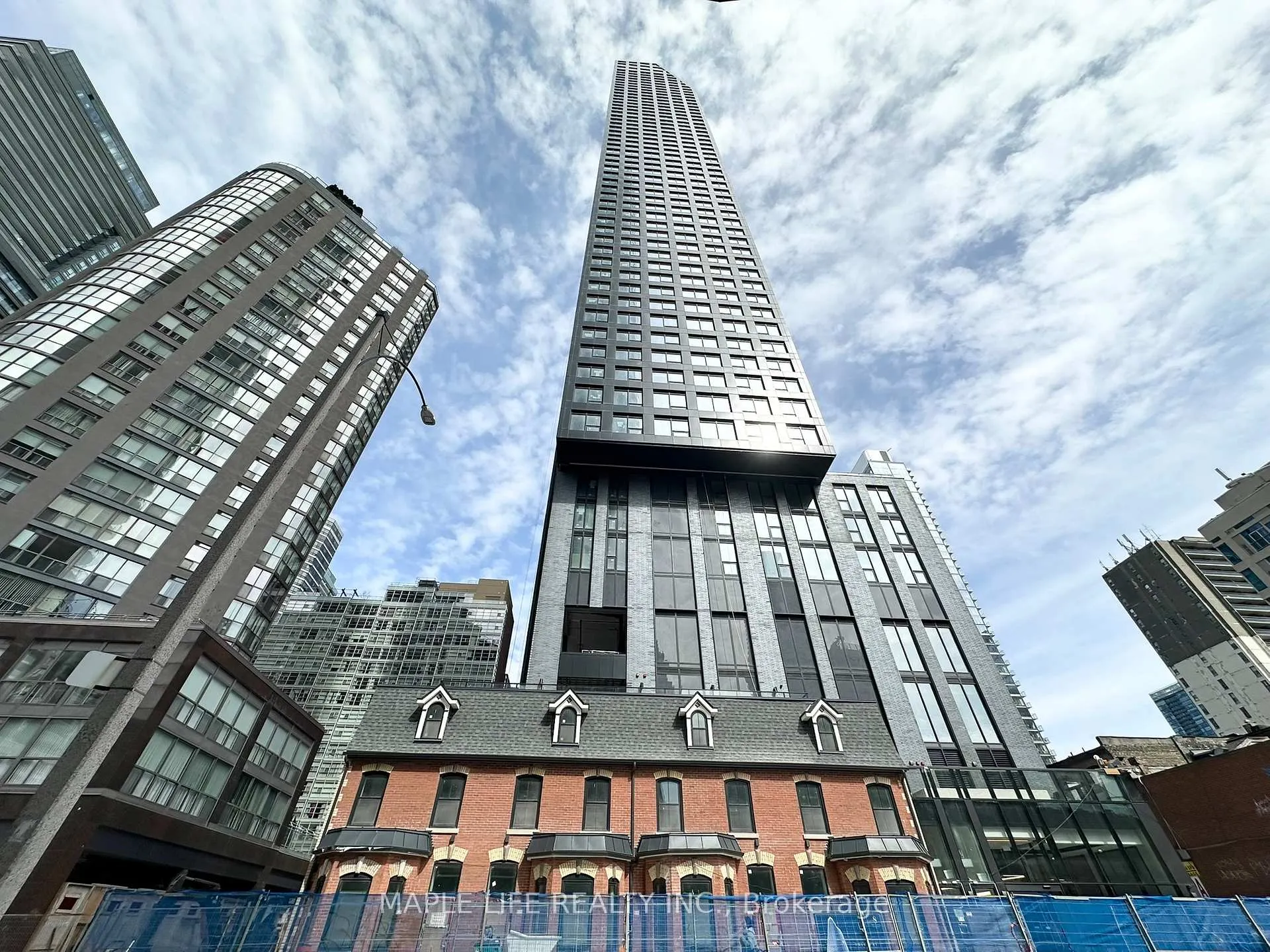 Front of Unit 2202, 8 Wellesley Street W