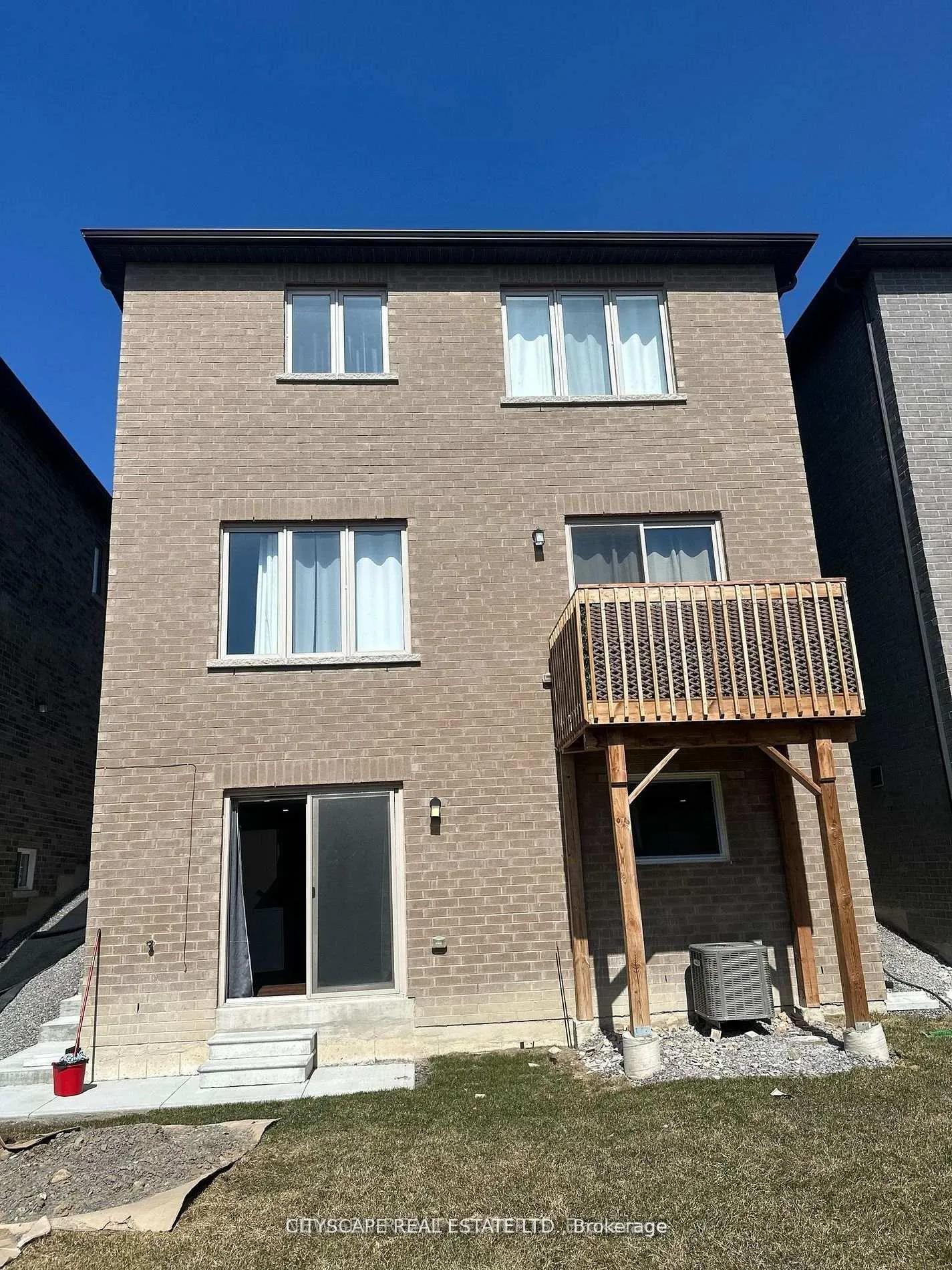 Photo 9 of 1009 Lockie Drive N, Oshawa, Taunton — HOMEH