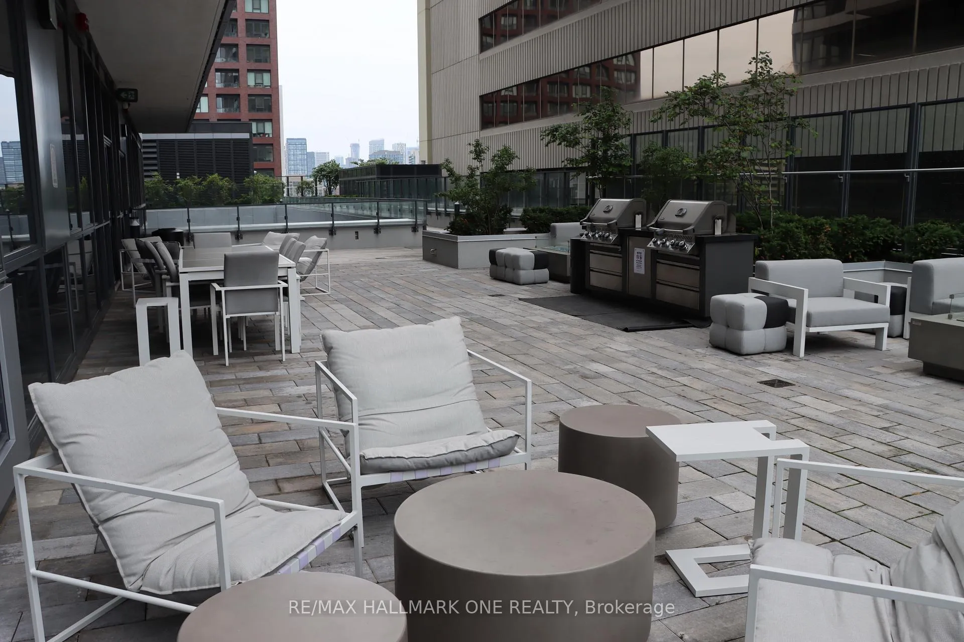 Photo 5 of Unit 2209, 395 Bloor Street E, Toronto, North St. James Town — HOMEH