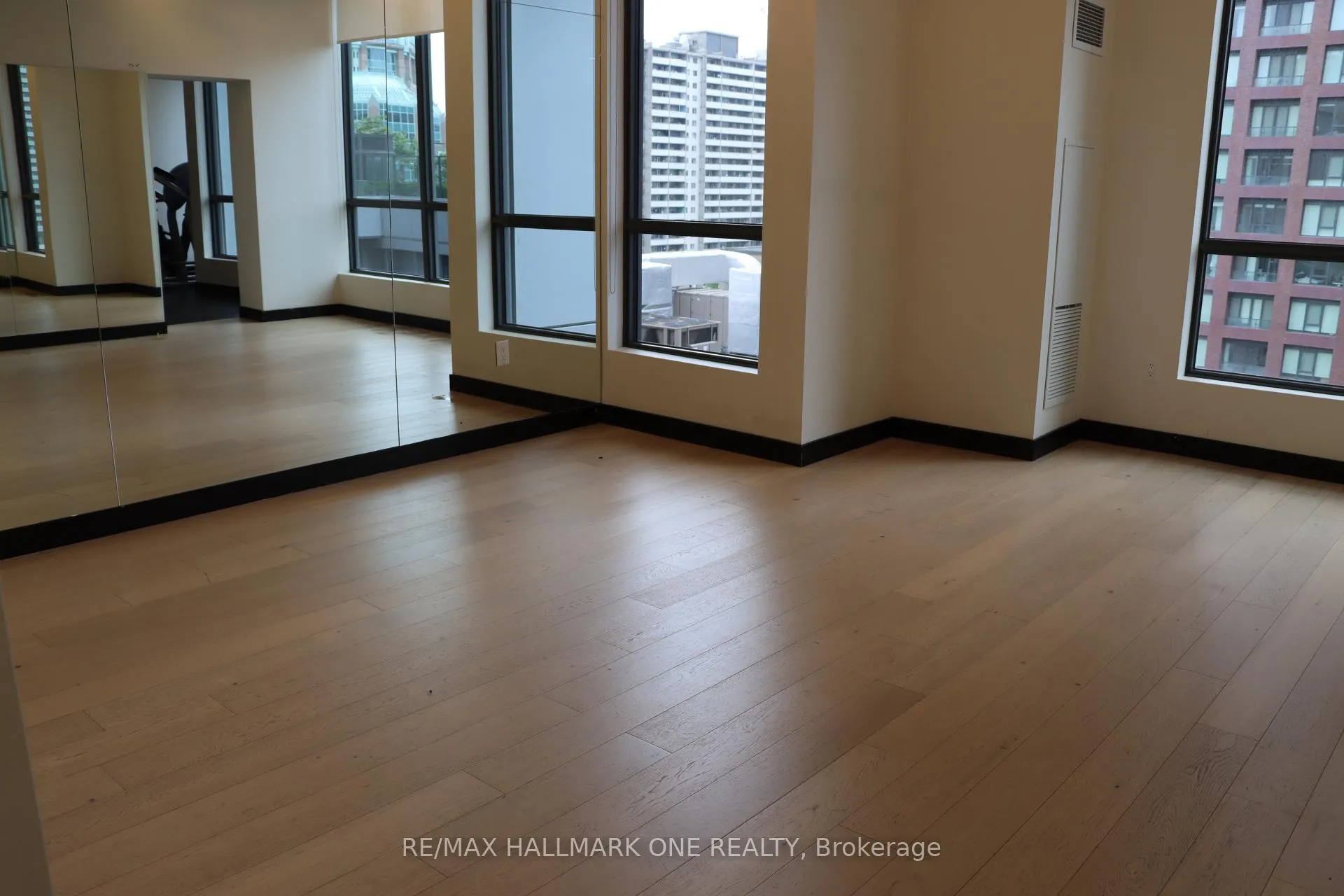 Photo 13 of Unit 2209, 395 Bloor Street E, Toronto, North St. James Town — HOMEH