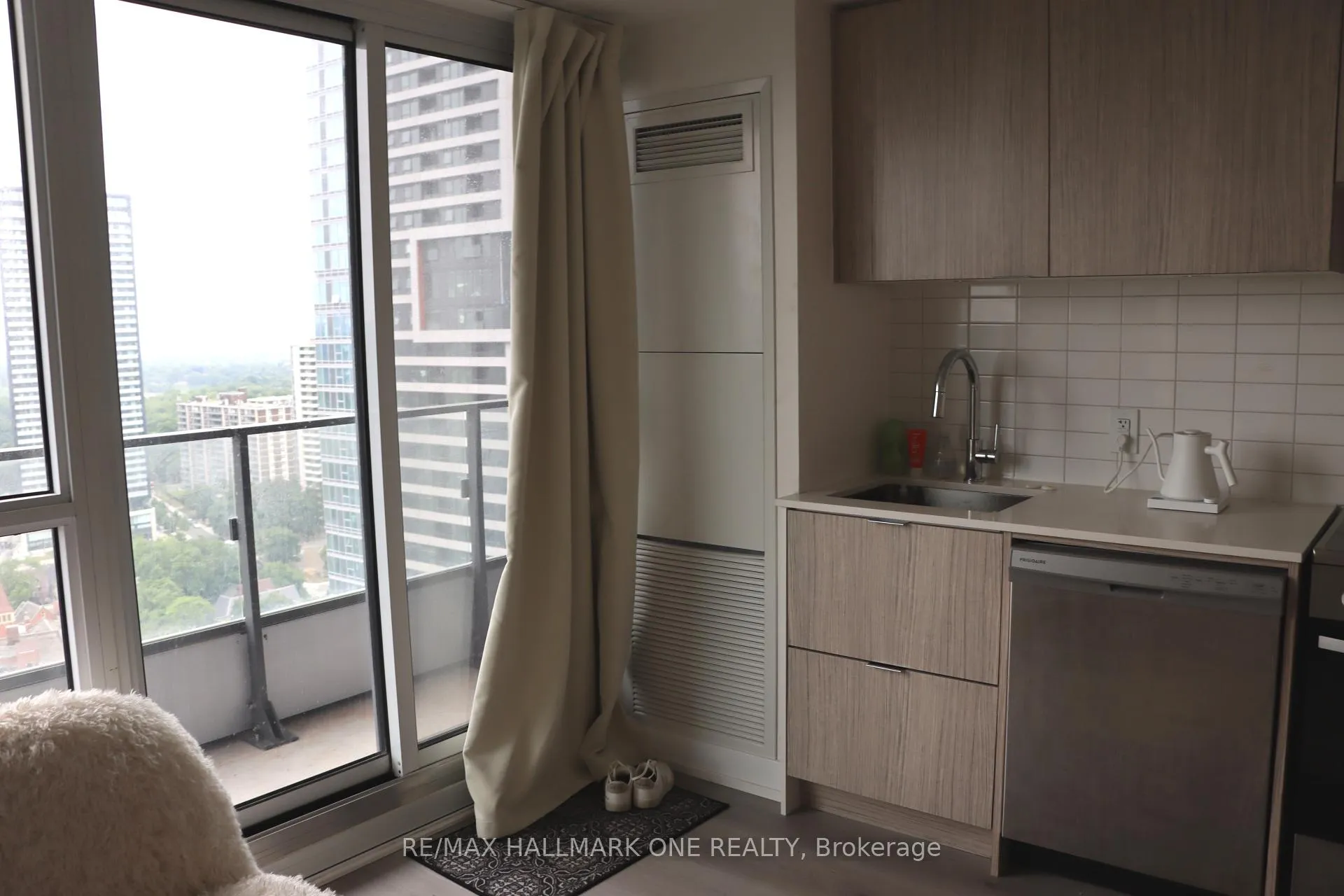 Photo 23 of Unit 2209, 395 Bloor Street E, Toronto, North St. James Town — HOMEH