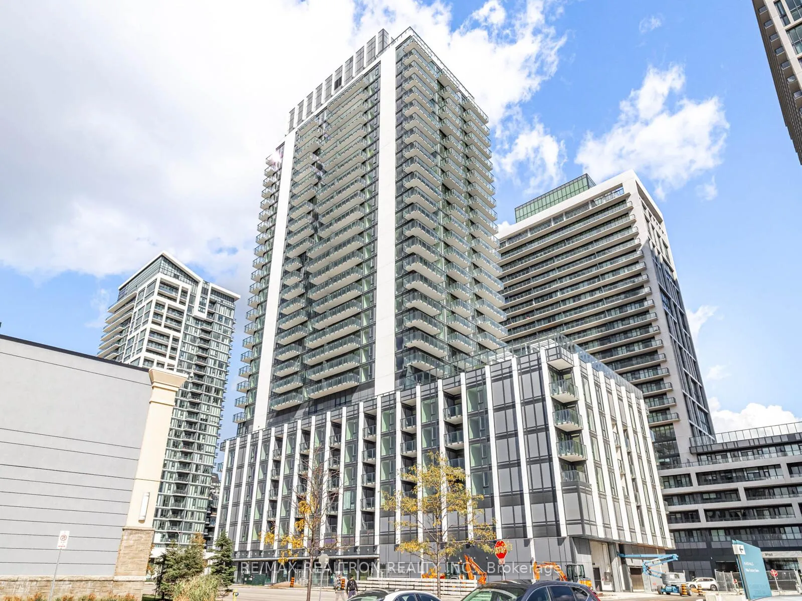 Photo 2 of Unit 217, 27 Korda Gate, Vaughan, Vellore Village — HOMEH