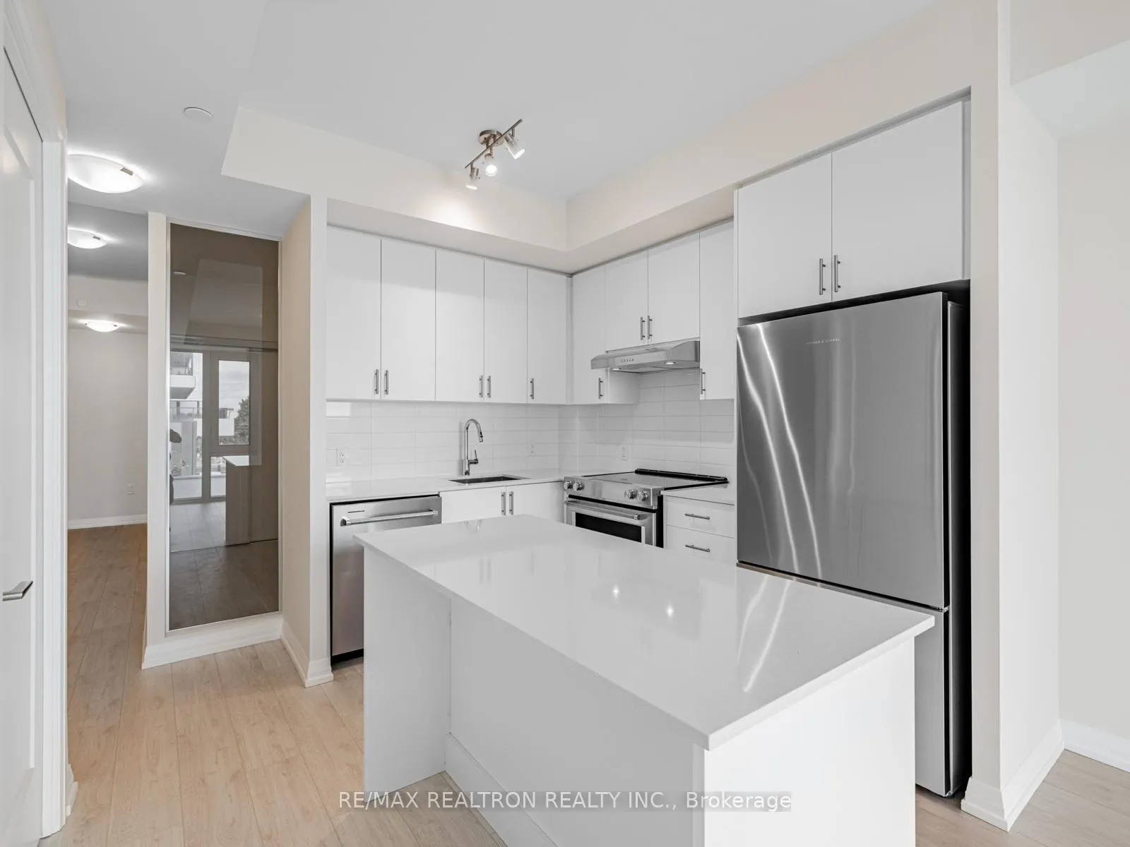 Photo 3 of Unit 217, 27 Korda Gate, Vaughan, Vellore Village — HOMEH