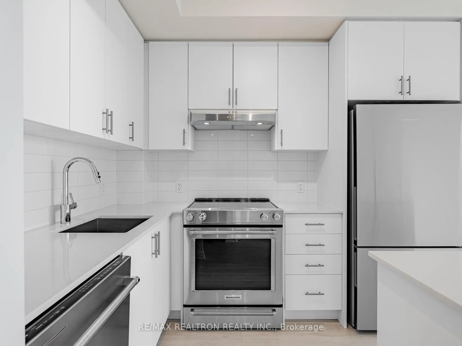 Photo 5 of Unit 217, 27 Korda Gate, Vaughan, Vellore Village — HOMEH