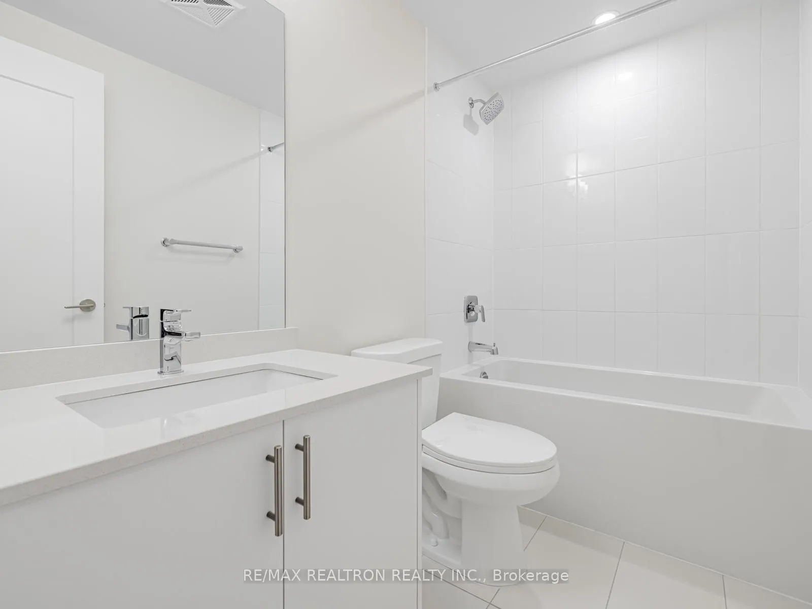 Photo 9 of Unit 217, 27 Korda Gate, Vaughan, Vellore Village — HOMEH