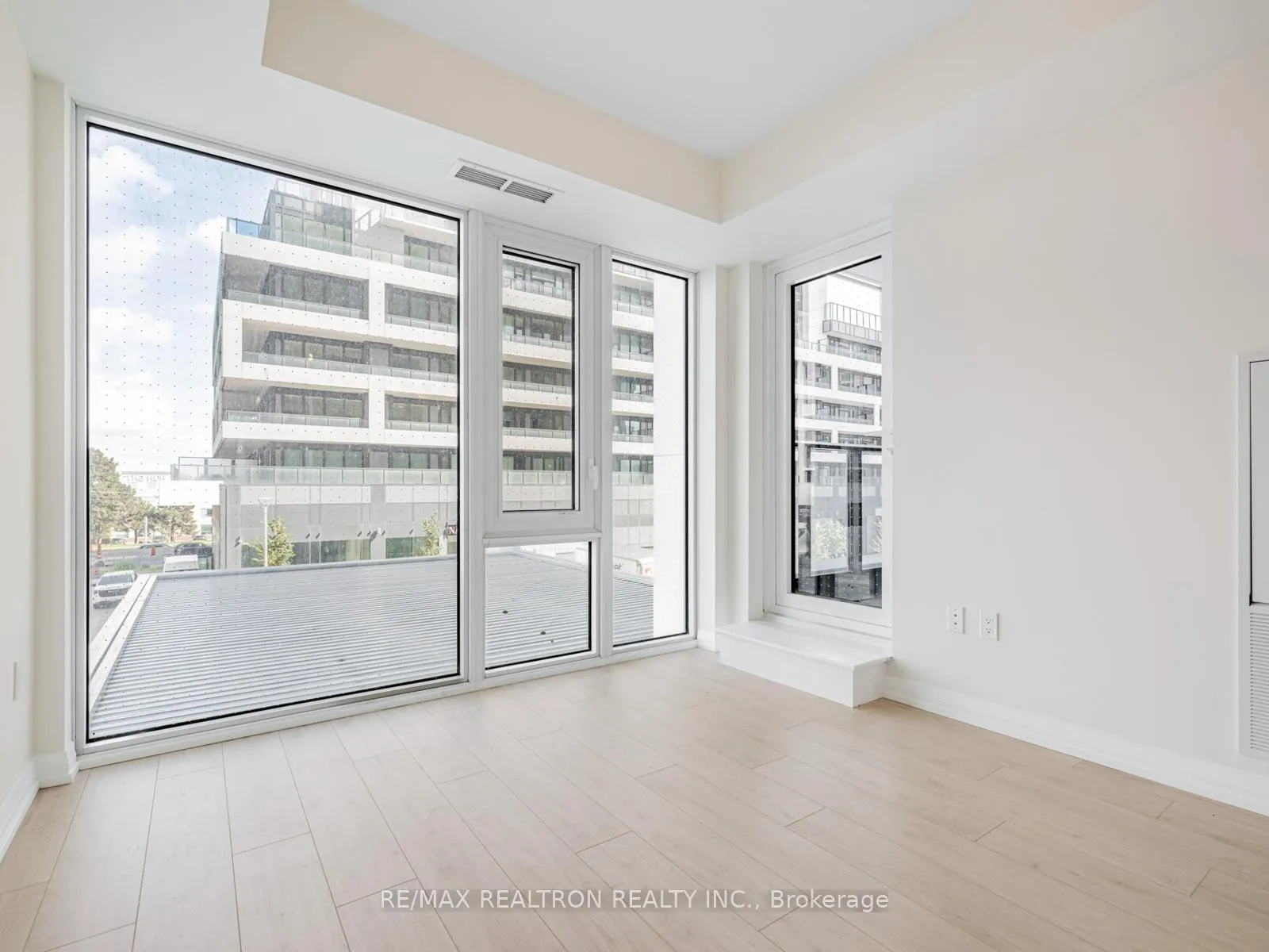 Photo 11 of Unit 217, 27 Korda Gate, Vaughan, Vellore Village — HOMEH