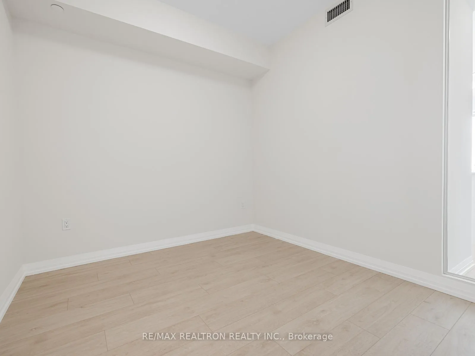 Photo 18 of Unit 217, 27 Korda Gate, Vaughan, Vellore Village — HOMEH