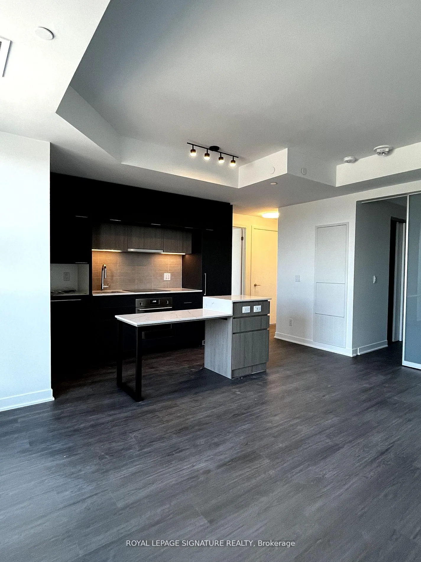Photo 4 of Unit 511, 185 Alberta Avenue, Toronto, Oakwood Village — HOMEH