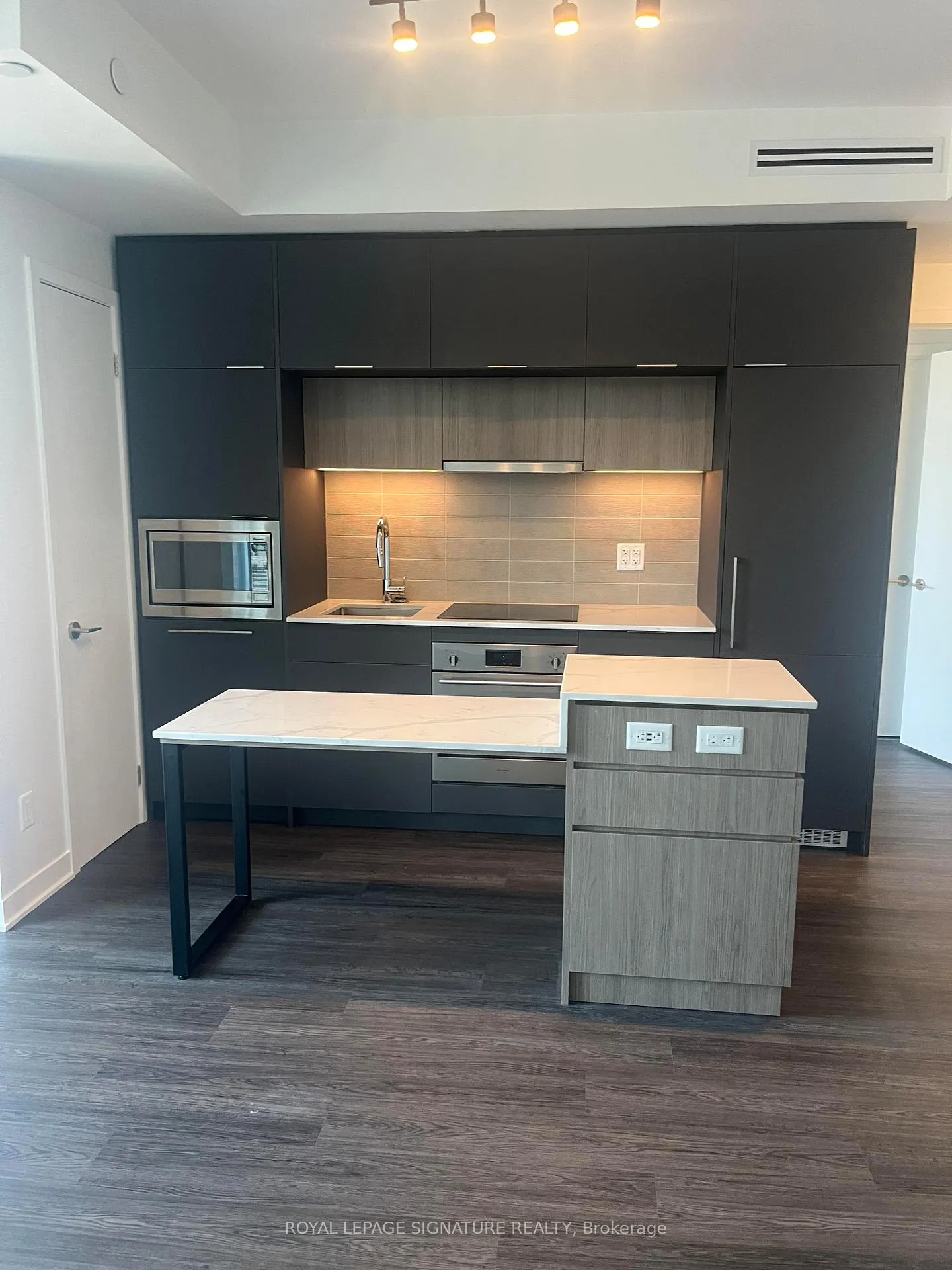 Photo 5 of Unit 511, 185 Alberta Avenue, Toronto, Oakwood Village — HOMEH