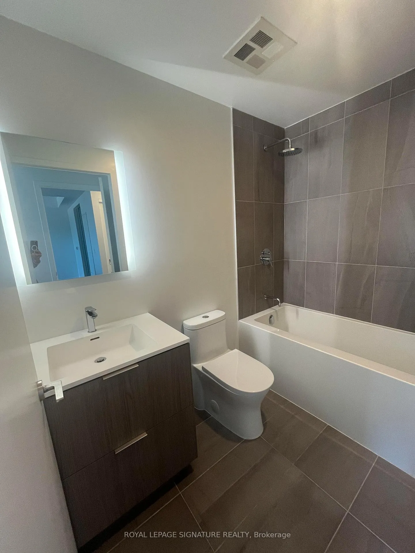 Photo 9 of Unit 511, 185 Alberta Avenue, Toronto, Oakwood Village — HOMEH