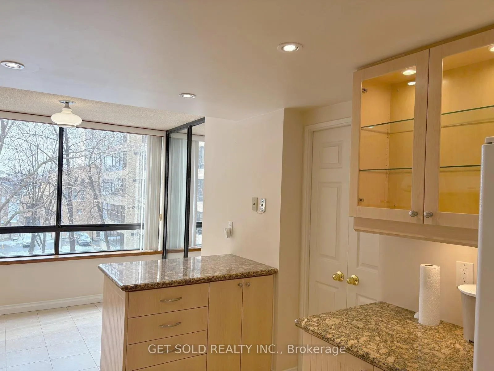 Photo 3 of Unit 401, 280 Simcoe Street, Toronto, University — HOMEH