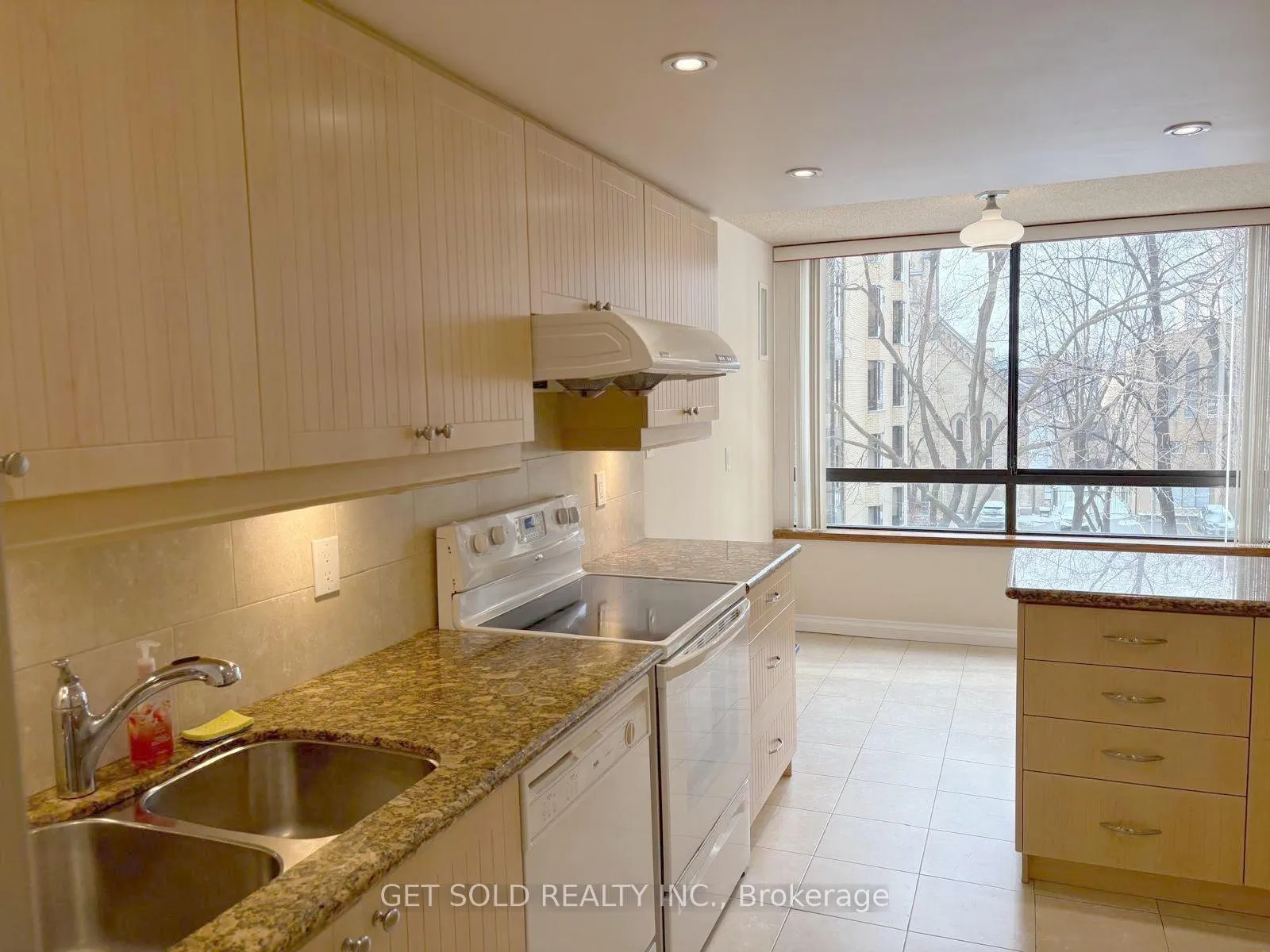 Photo 5 of Unit 401, 280 Simcoe Street, Toronto, University — HOMEH