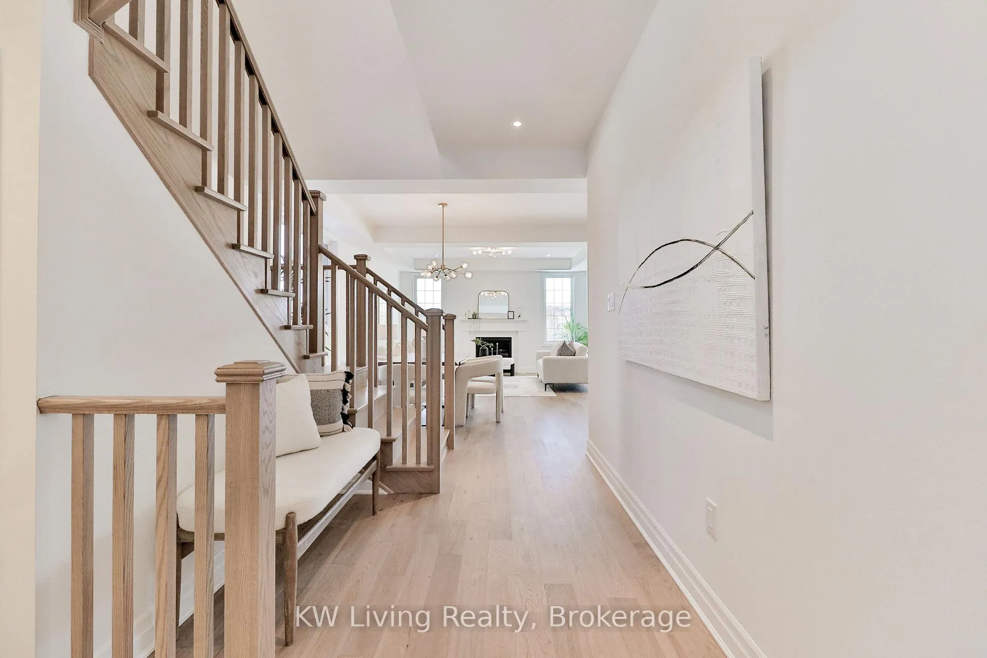 Photo 3 of 18 Berczy Manor Crescent, Markham, Victoria Square — HOMEH