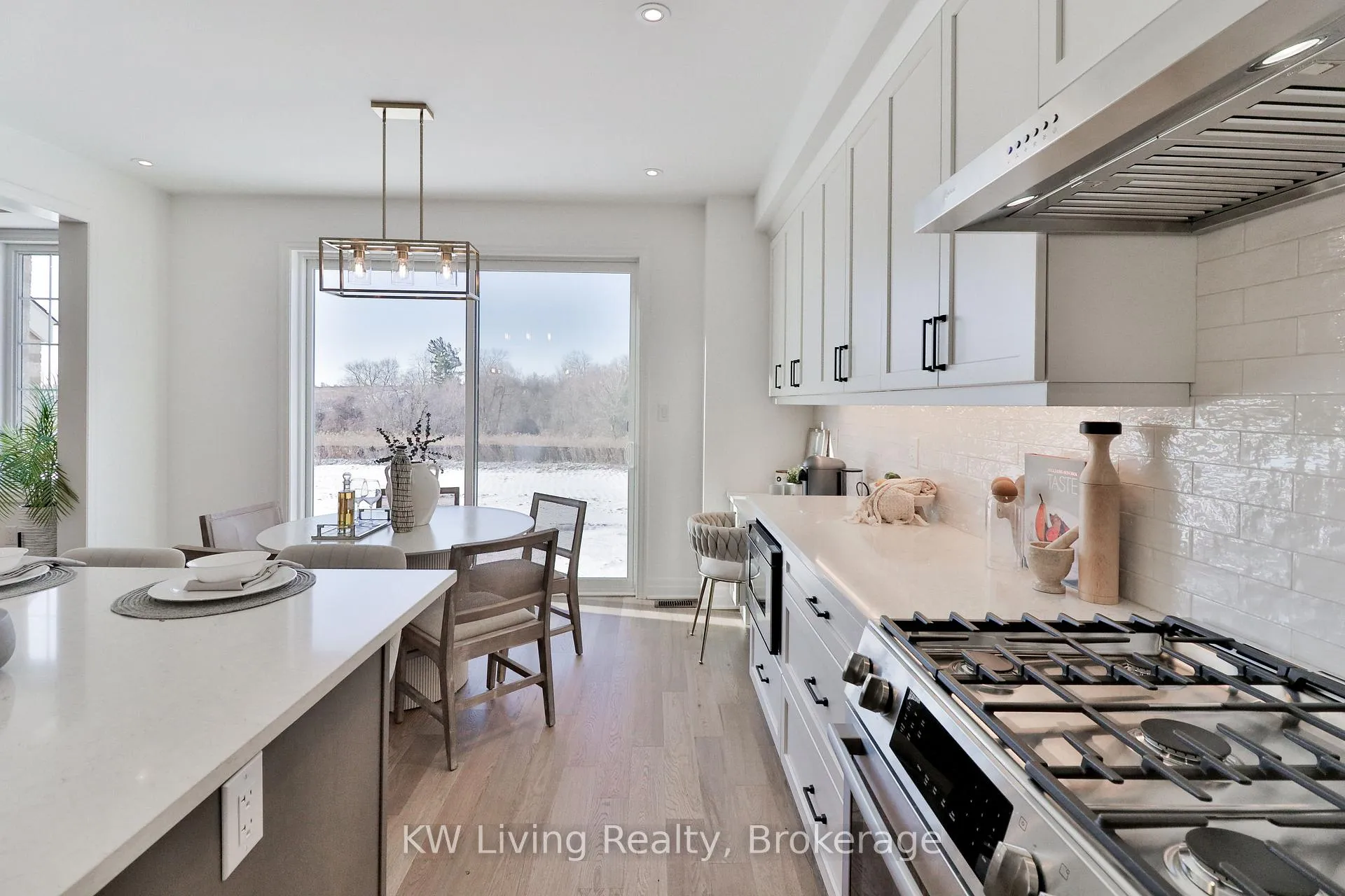 Photo 11 of 18 Berczy Manor Crescent, Markham, Victoria Square — HOMEH