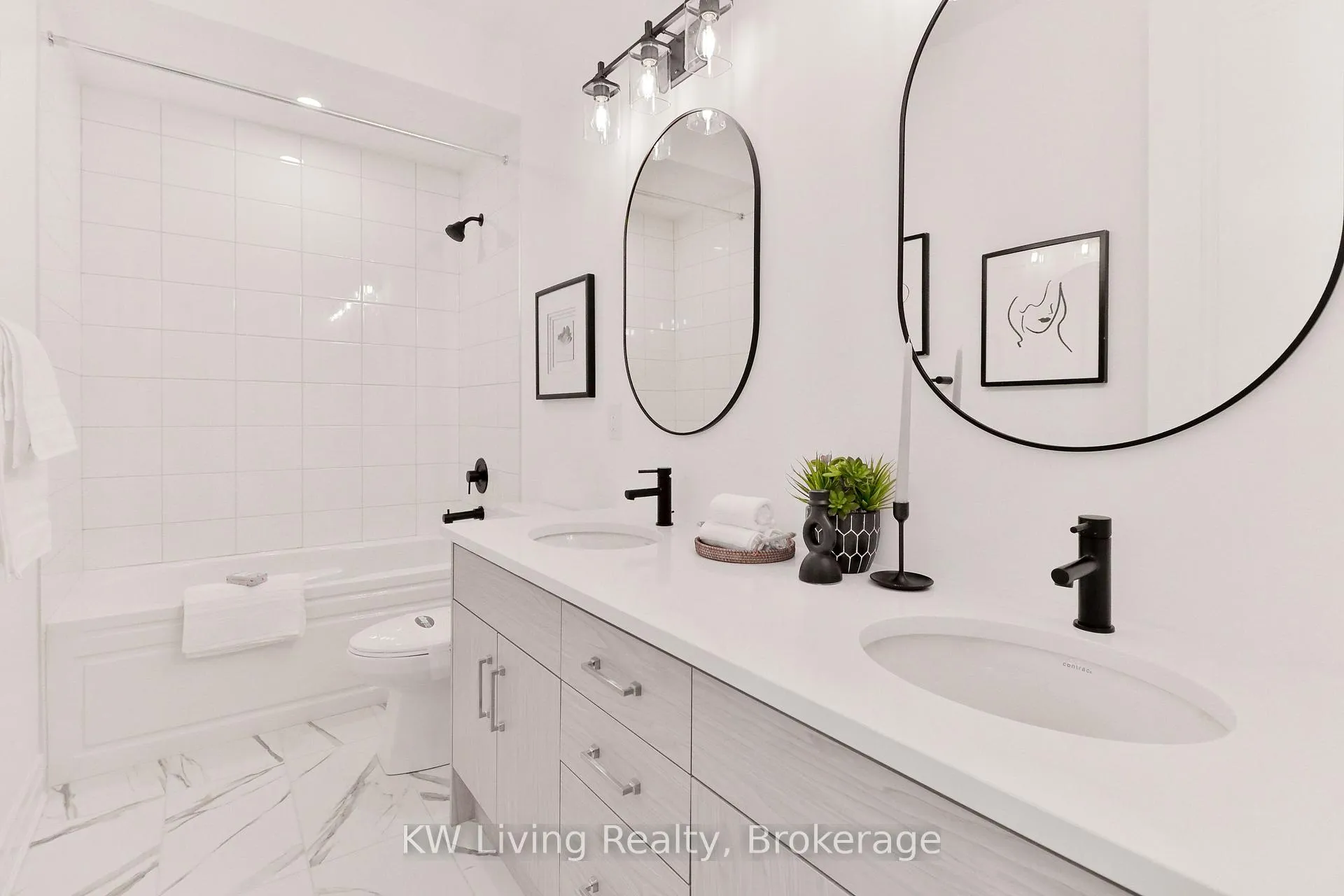 Photo 18 of 18 Berczy Manor Crescent, Markham, Victoria Square — HOMEH