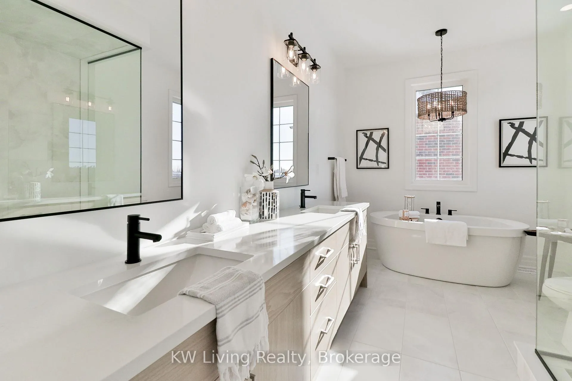 Photo 23 of 18 Berczy Manor Crescent, Markham, Victoria Square — HOMEH