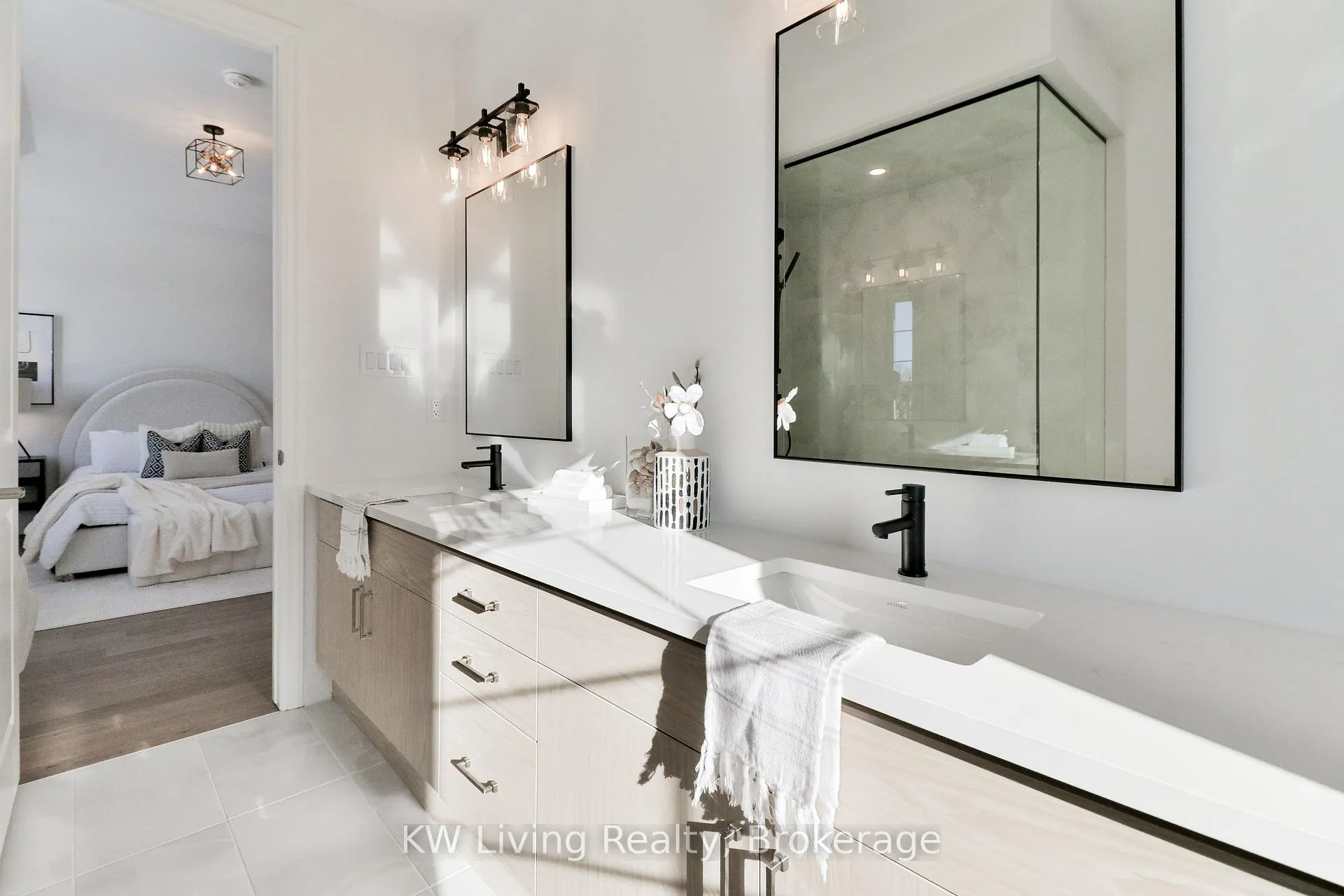 Photo 24 of 18 Berczy Manor Crescent, Markham, Victoria Square — HOMEH
