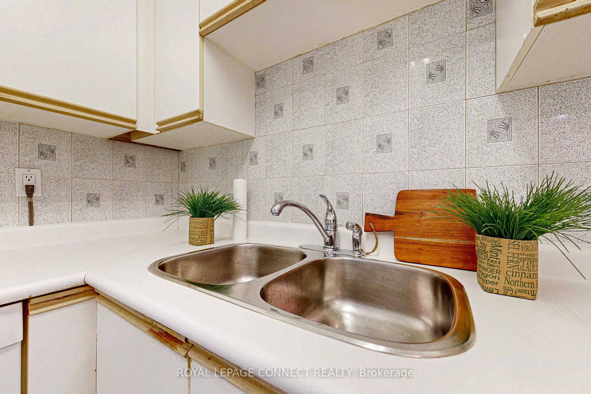 Photo 12 of Unit 408, 1540 Pickering Parkway, Pickering, Town Centre — HOMEH