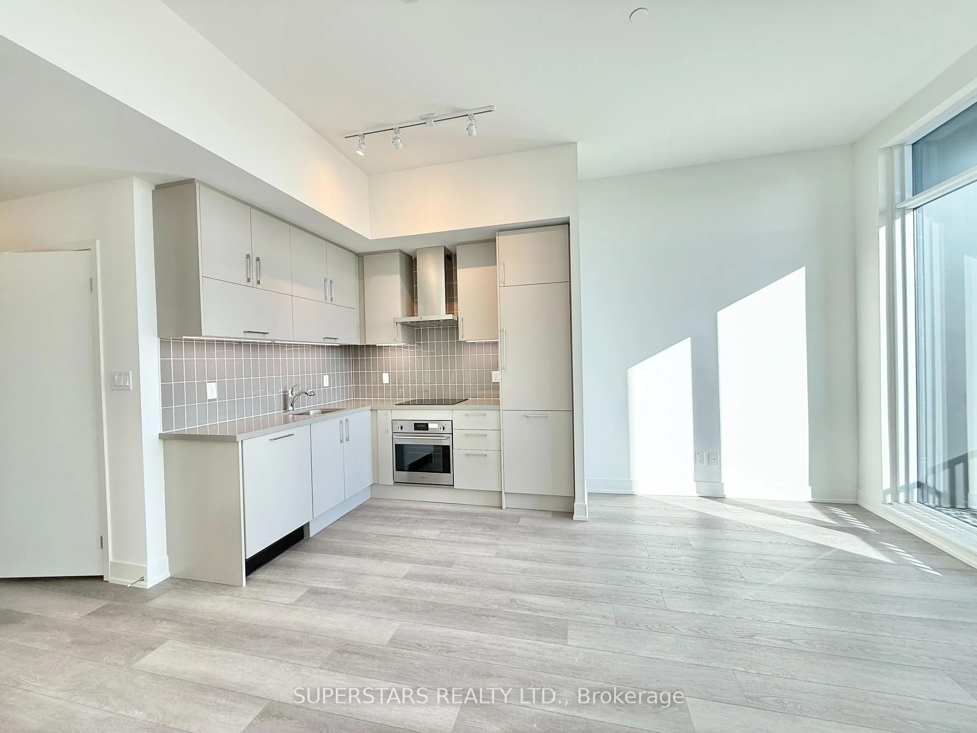 Photo 2 of Unit 608, 56 Andre De Grasse Street, Markham, Unionville — HOMEH