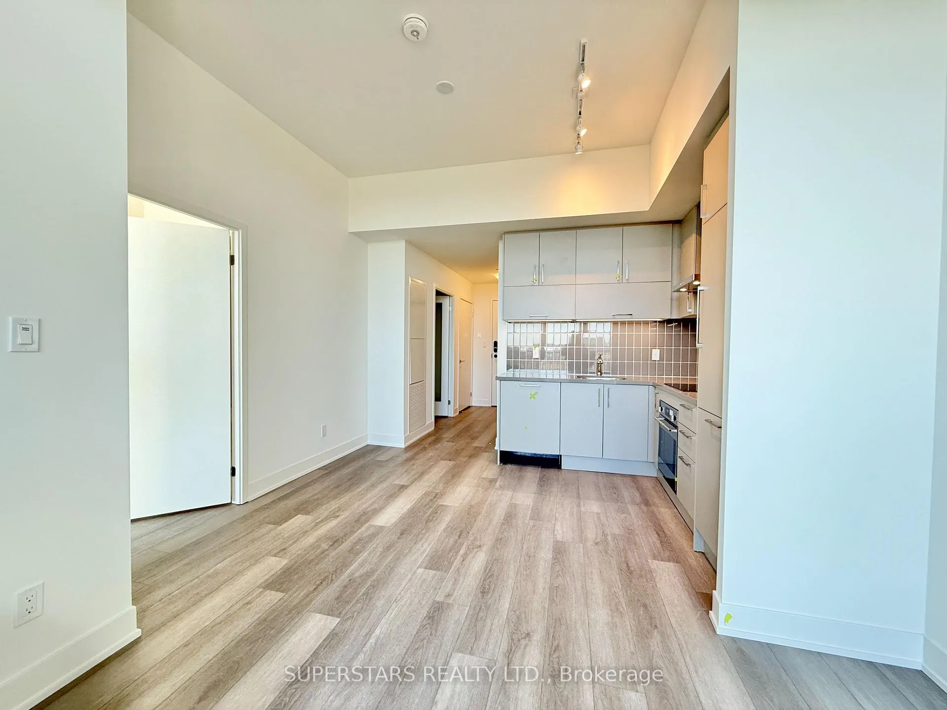 Photo 5 of Unit 608, 56 Andre De Grasse Street, Markham, Unionville — HOMEH