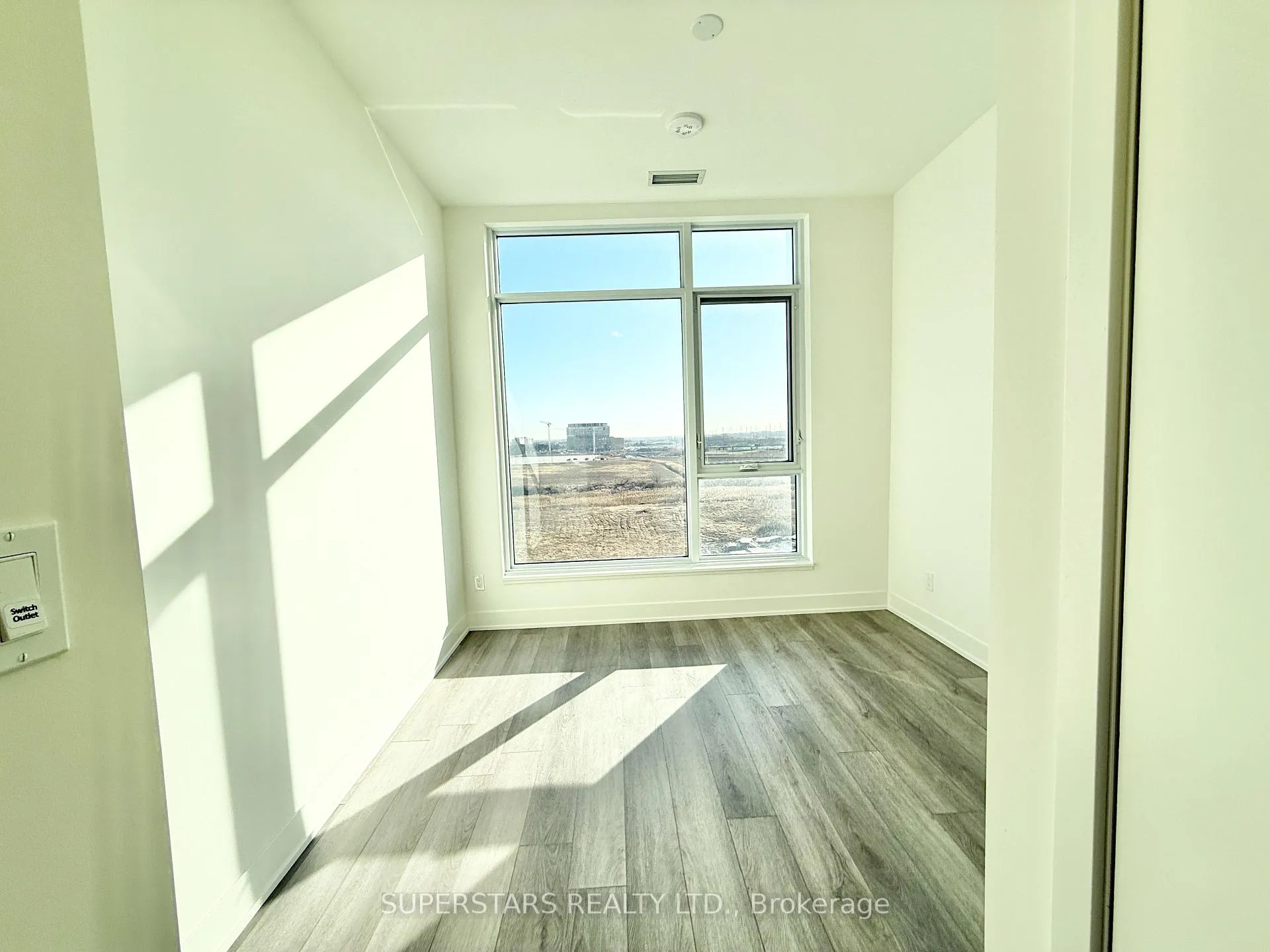 Photo 6 of Unit 608, 56 Andre De Grasse Street, Markham, Unionville — HOMEH