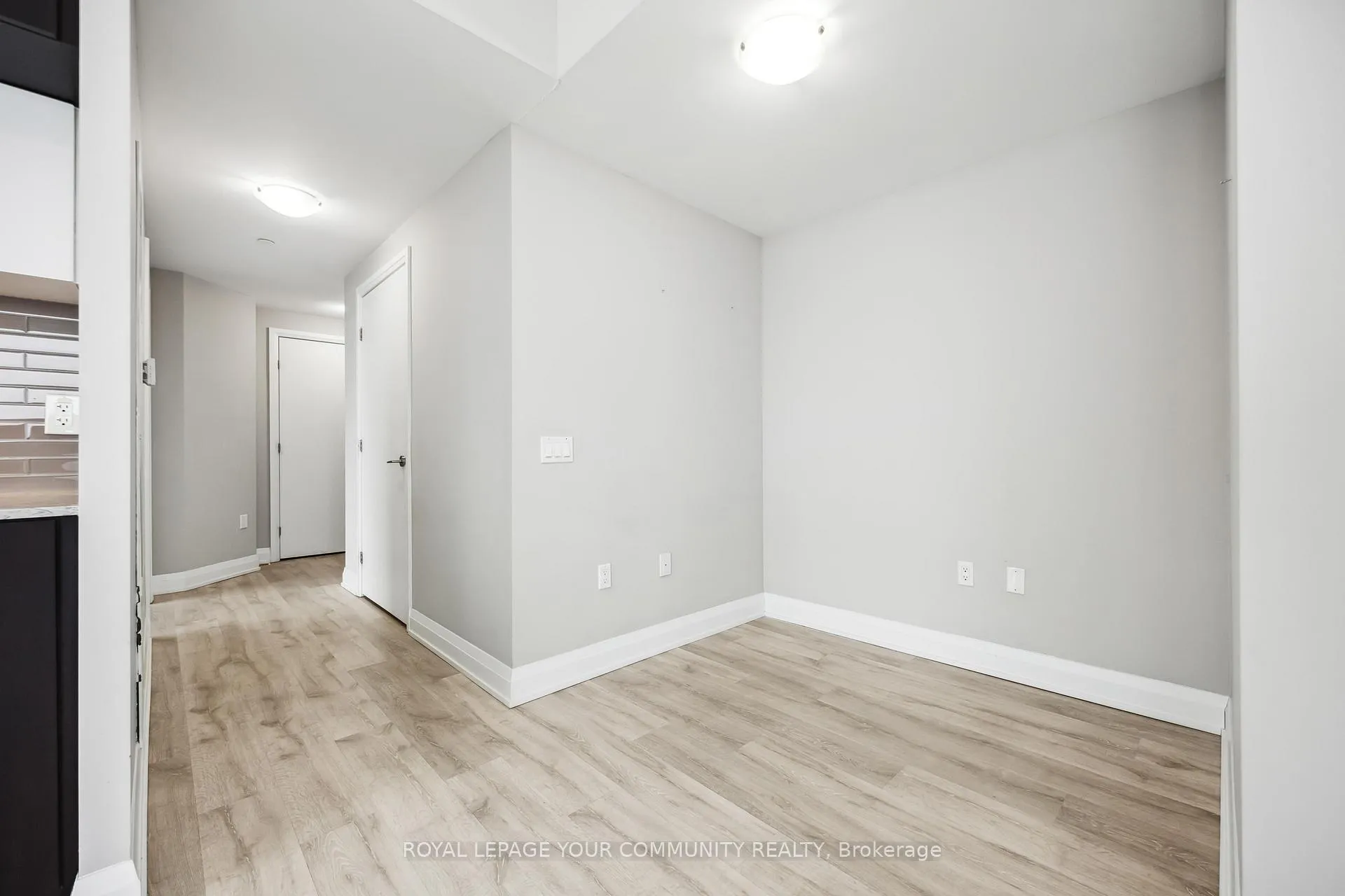 Photo 6 of Unit 916, 4800 Highway 7, Vaughan, East Woodbridge — HOMEH