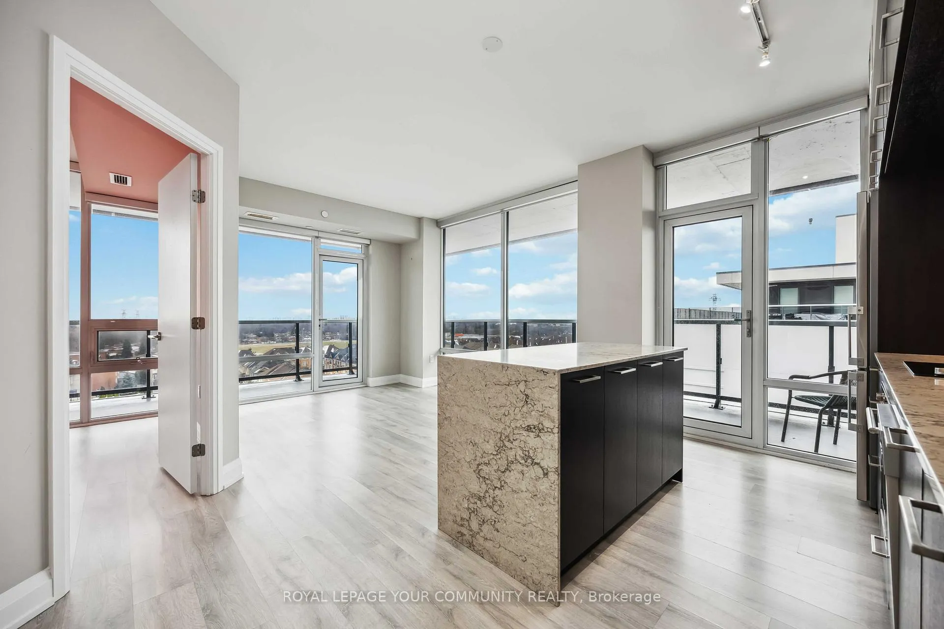 Photo 8 of Unit 916, 4800 Highway 7, Vaughan, East Woodbridge — HOMEH