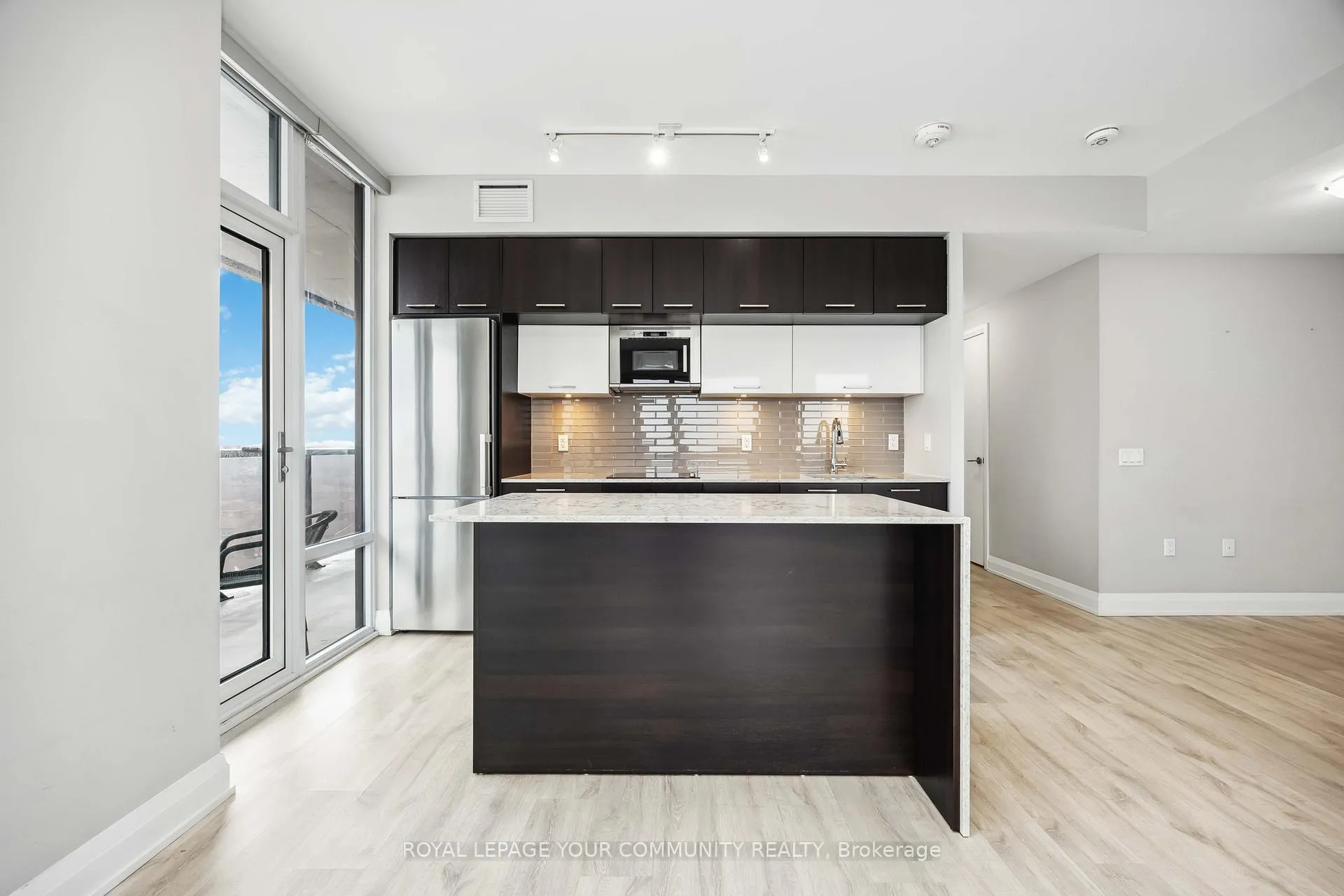 Photo 11 of Unit 916, 4800 Highway 7, Vaughan, East Woodbridge — HOMEH