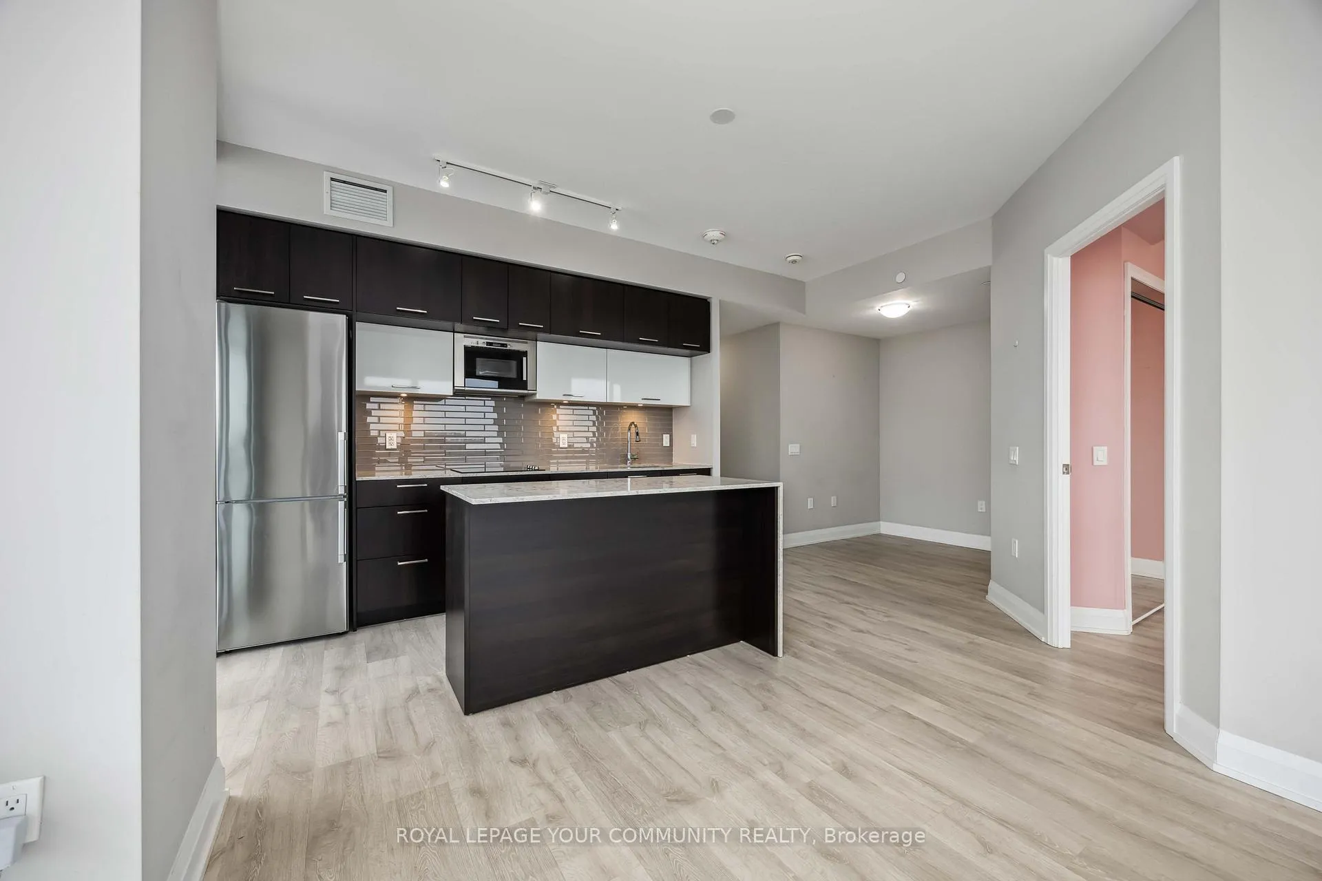 Photo 12 of Unit 916, 4800 Highway 7, Vaughan, East Woodbridge — HOMEH