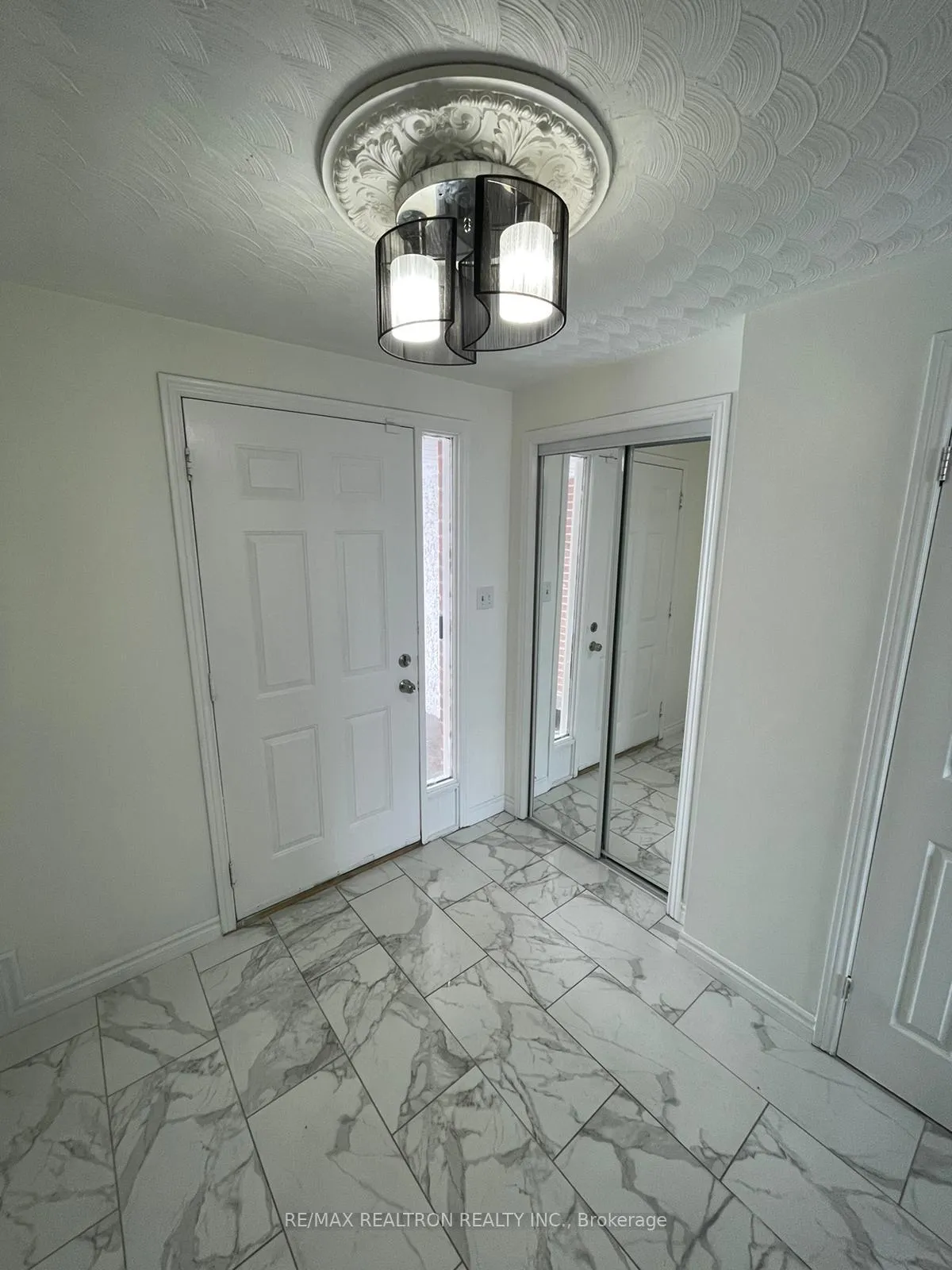 Photo 2 of 14 Windale Crescent N, Kitchener, Forest Hill — HOMEH