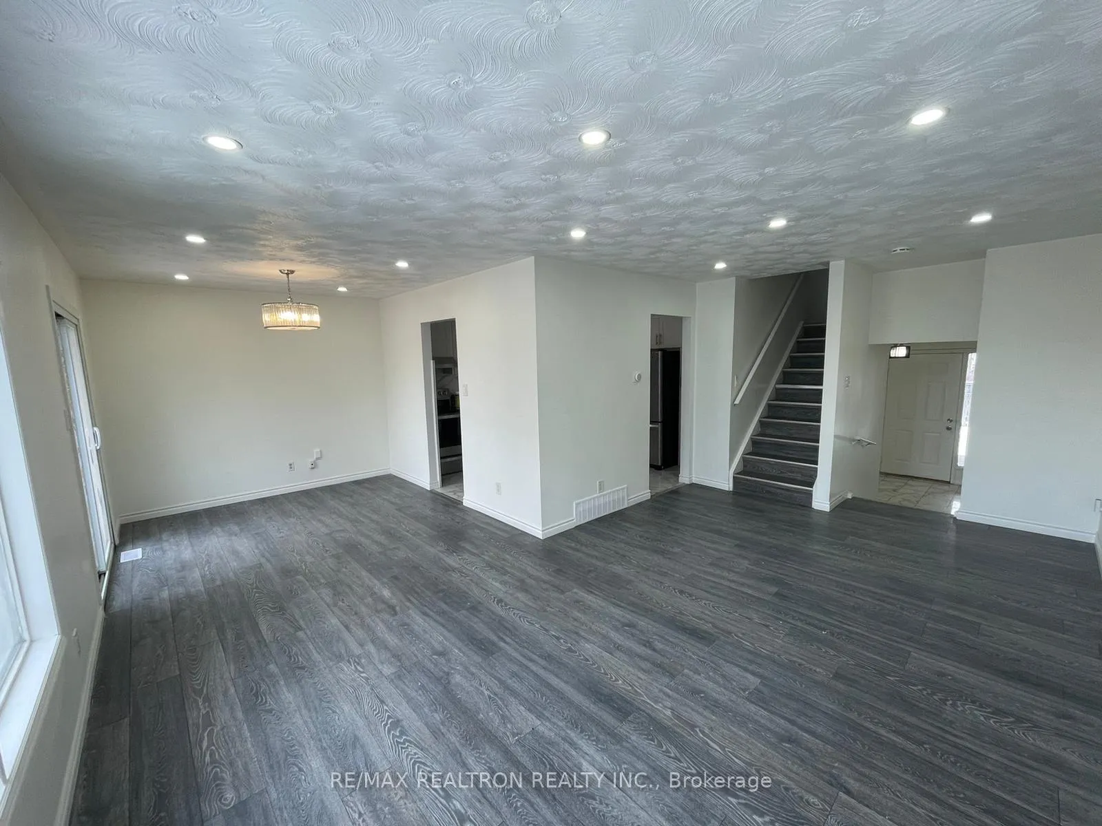 Photo 11 of 14 Windale Crescent N, Kitchener, Forest Hill — HOMEH