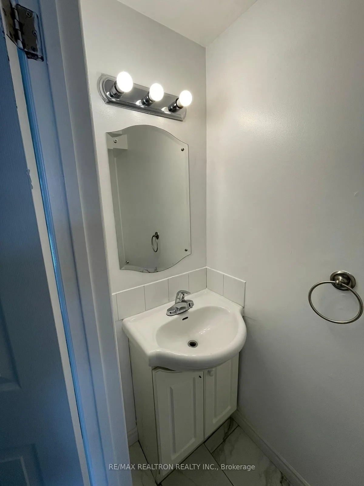 Photo 13 of 14 Windale Crescent N, Kitchener, Forest Hill — HOMEH