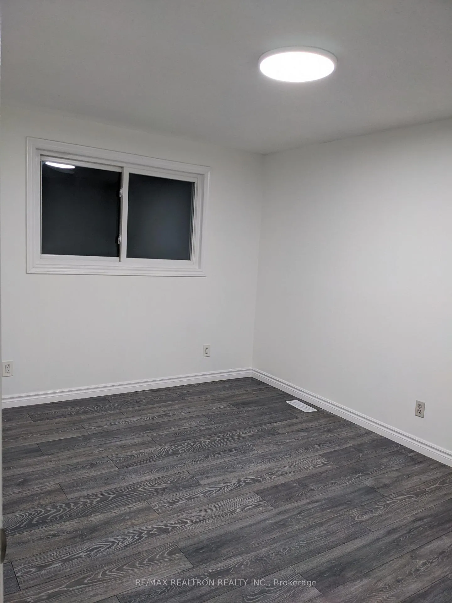Photo 16 of 14 Windale Crescent N, Kitchener, Forest Hill — HOMEH