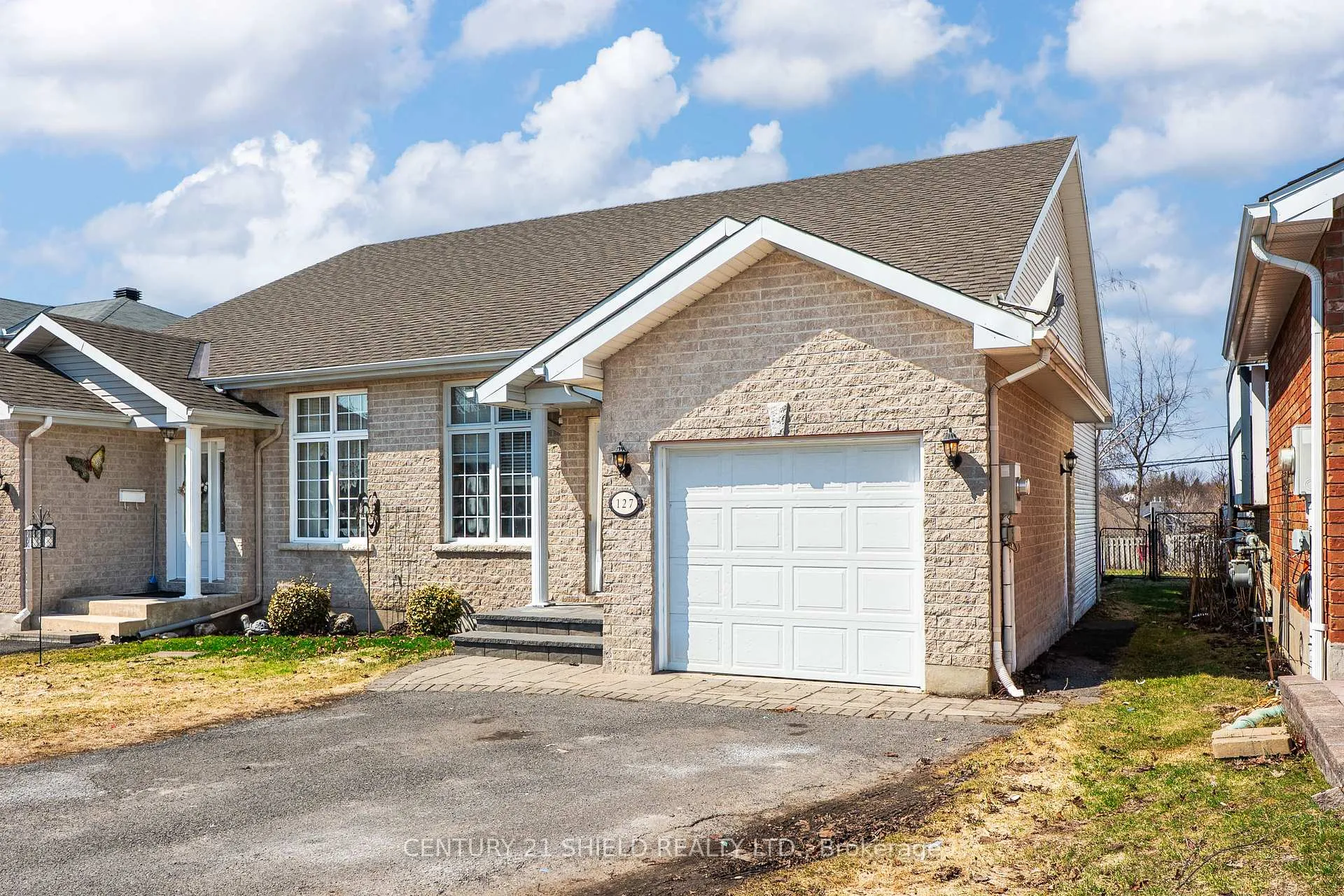 Front of 127 Hemlock Crescent