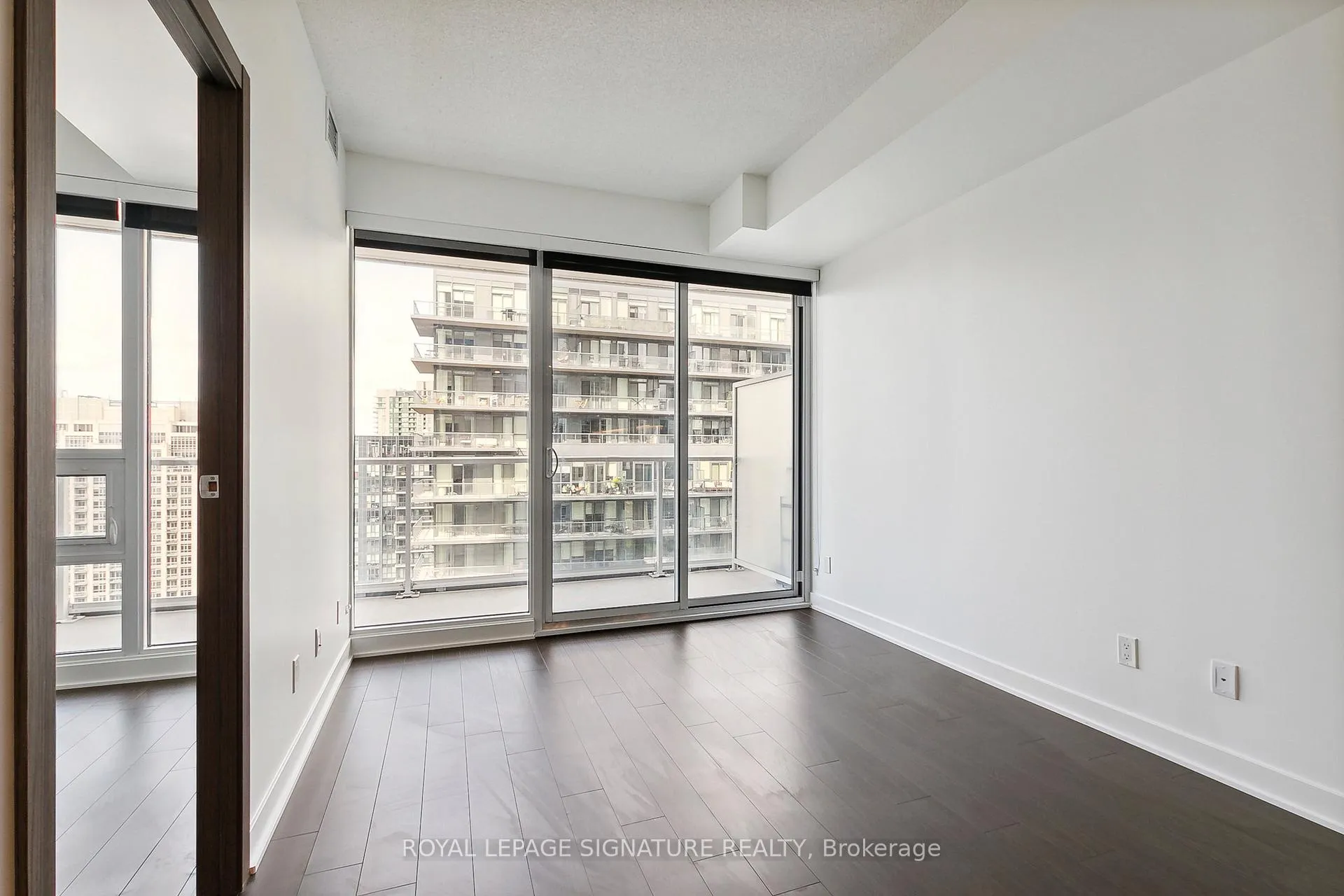 Photo 4 of Unit 3001, 19 Bathurst Street, Toronto, Waterfront Communities — HOMEH