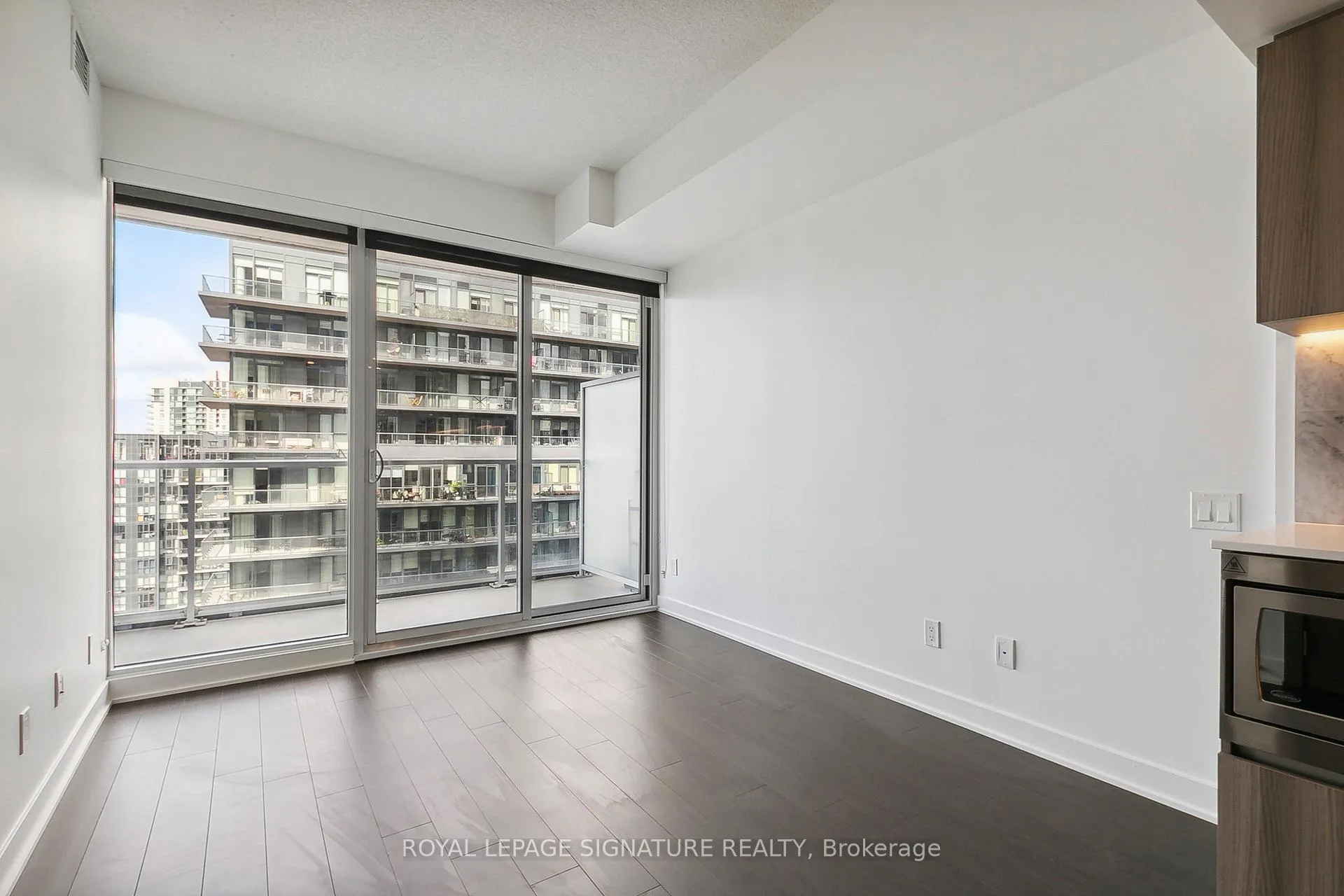 Photo 5 of Unit 3001, 19 Bathurst Street, Toronto, Waterfront Communities — HOMEH