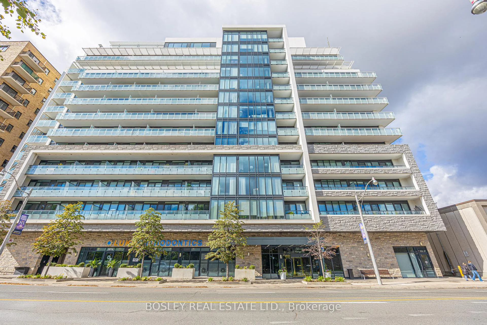 Front of Unit 910, 3018 Yonge Street