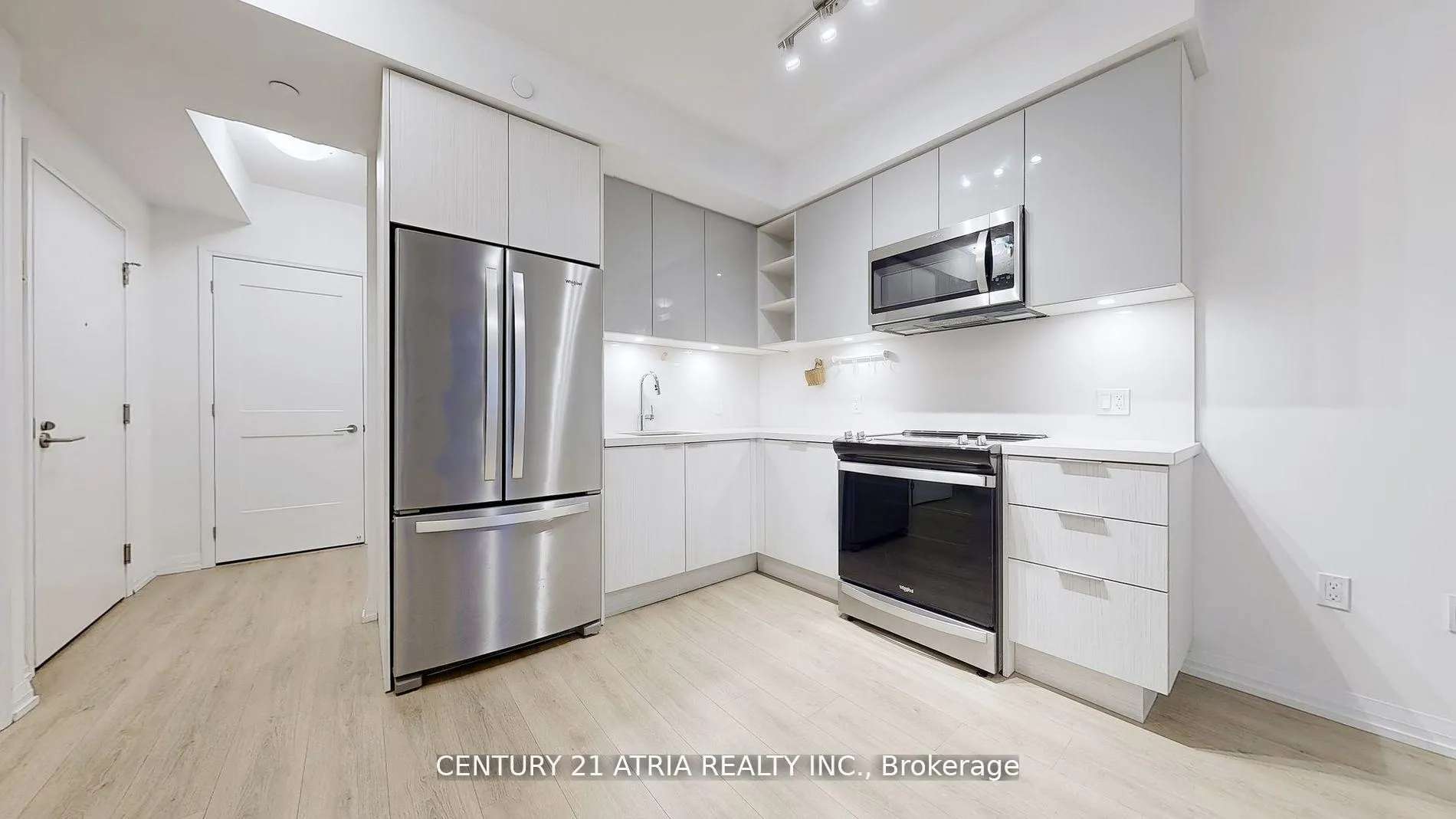 Photo 3 of Unit 816, 50 Dunfield Avenue, Toronto, Yonge-Eglinton — HOMEH