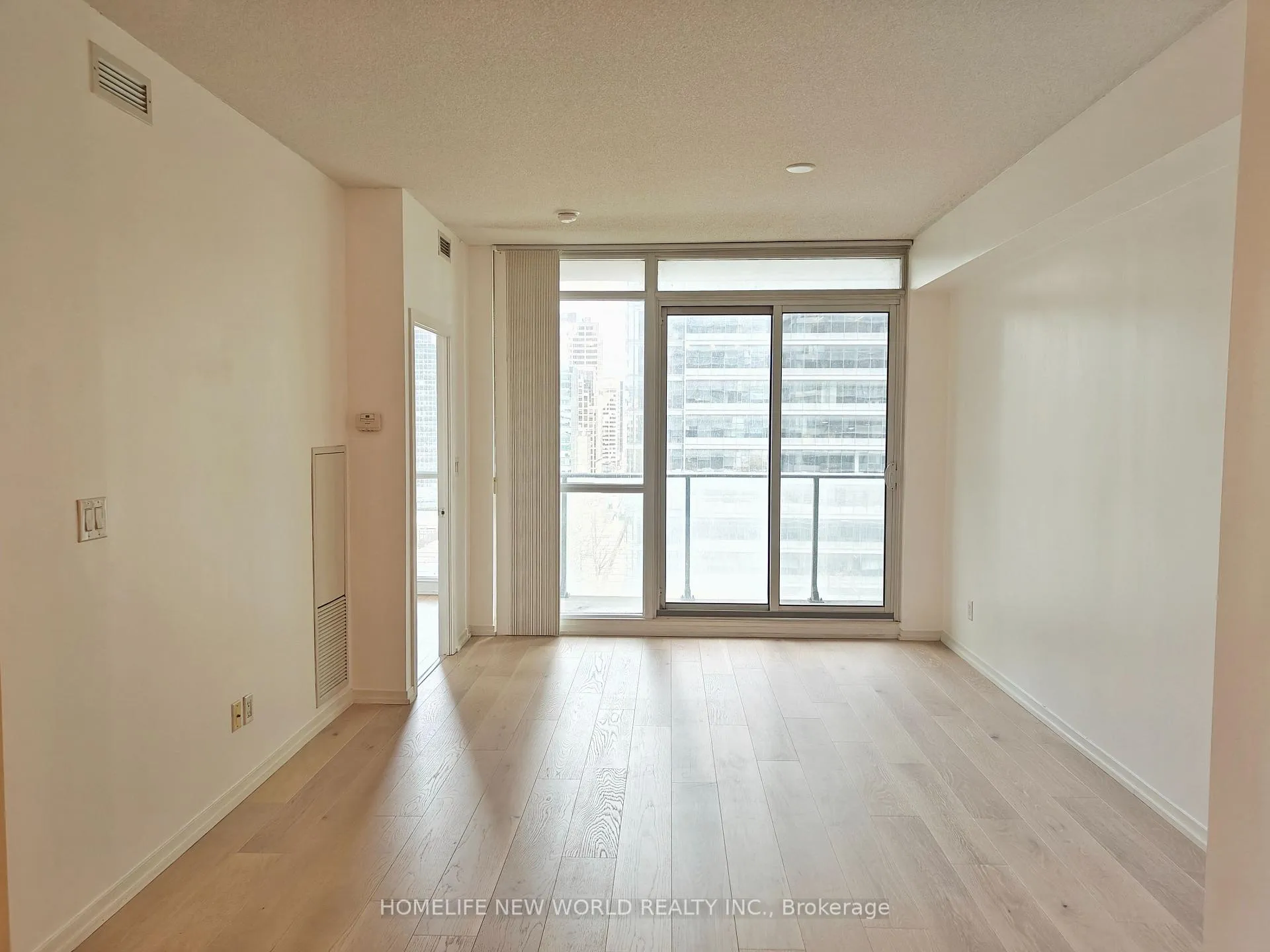 Photo 4 of Unit 1302, 55 Bremner Boulevard, Toronto, Waterfront Communities — HOMEH