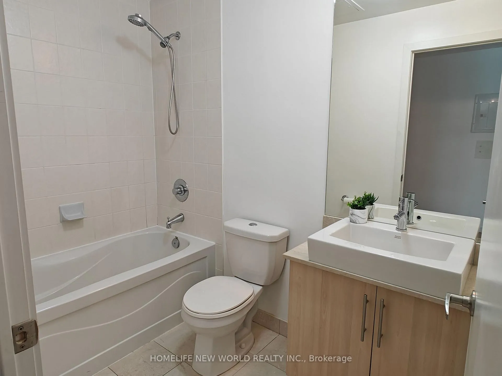 Photo 6 of Unit 1302, 55 Bremner Boulevard, Toronto, Waterfront Communities — HOMEH