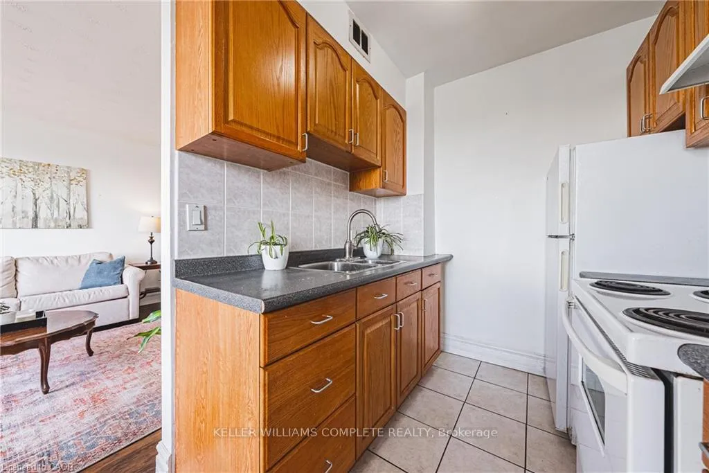 Photo 5 of Unit 606, 101 Queen Street S, Hamilton, Durand — HOMEH