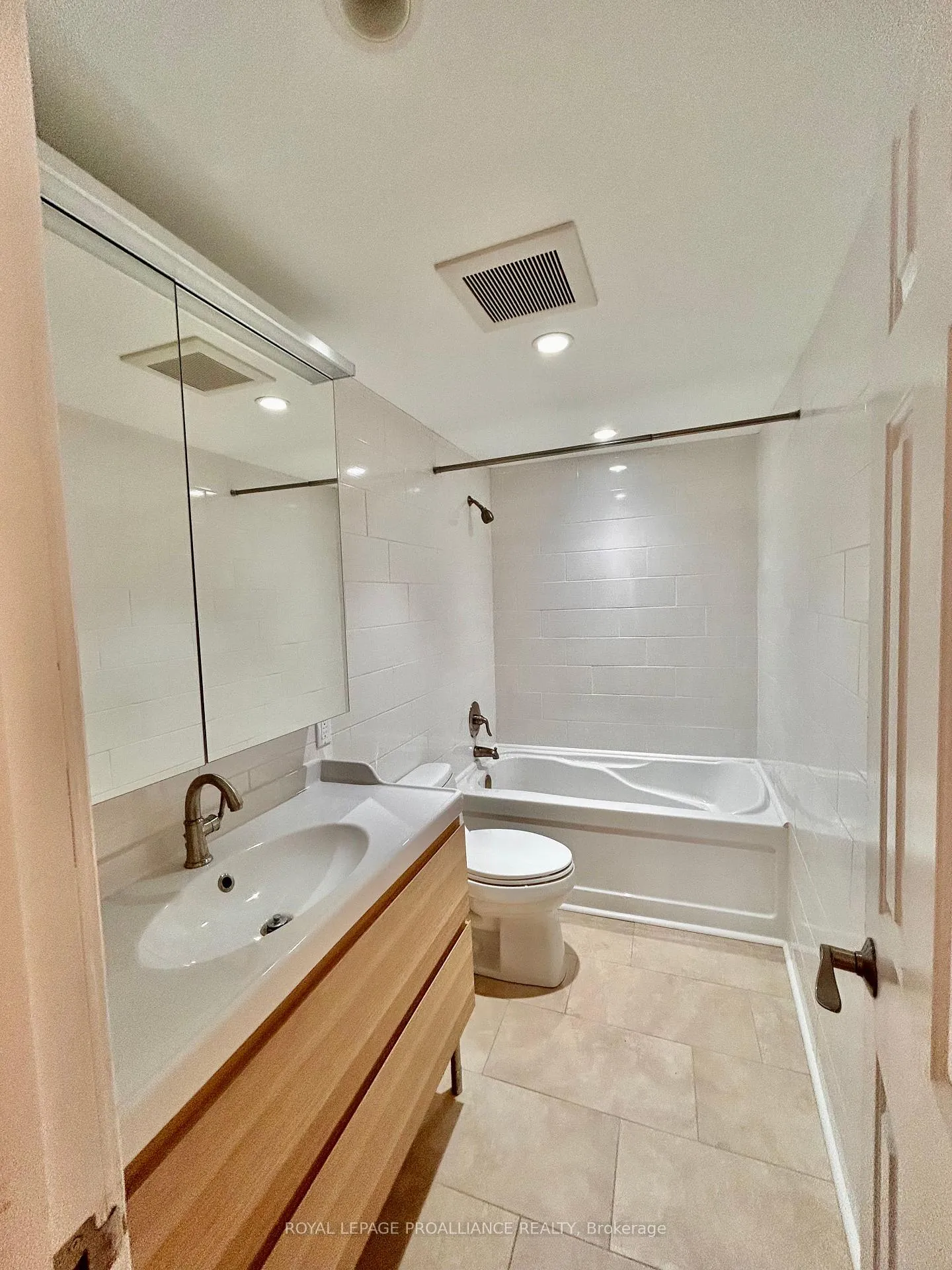 Photo 23 of Unit 201, 2 South Front Street, Belleville, Belleville Ward — HOMEH