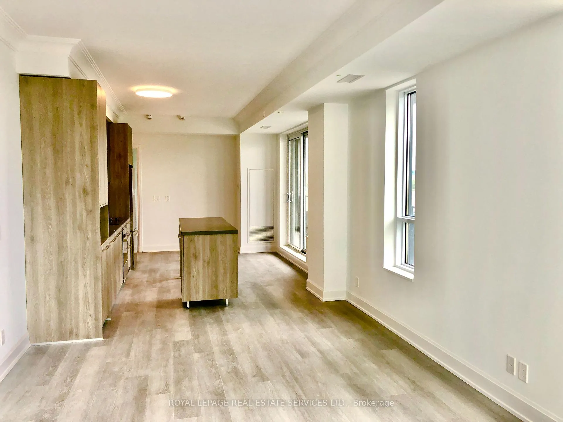 Photo 3 of Unit 618, 38 Water Walk Drive, Markham, Unionville — HOMEH