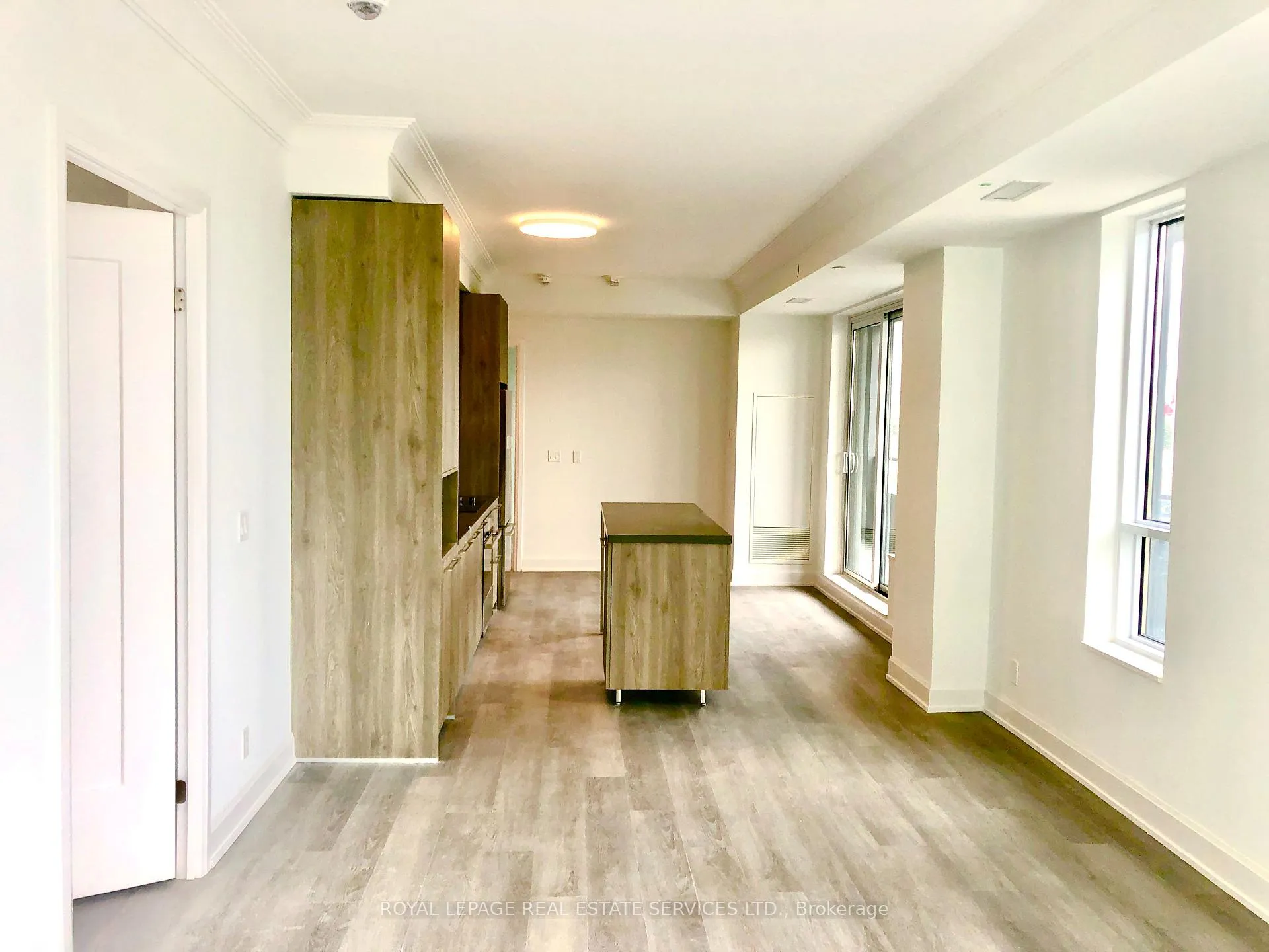 Photo 4 of Unit 618, 38 Water Walk Drive, Markham, Unionville — HOMEH