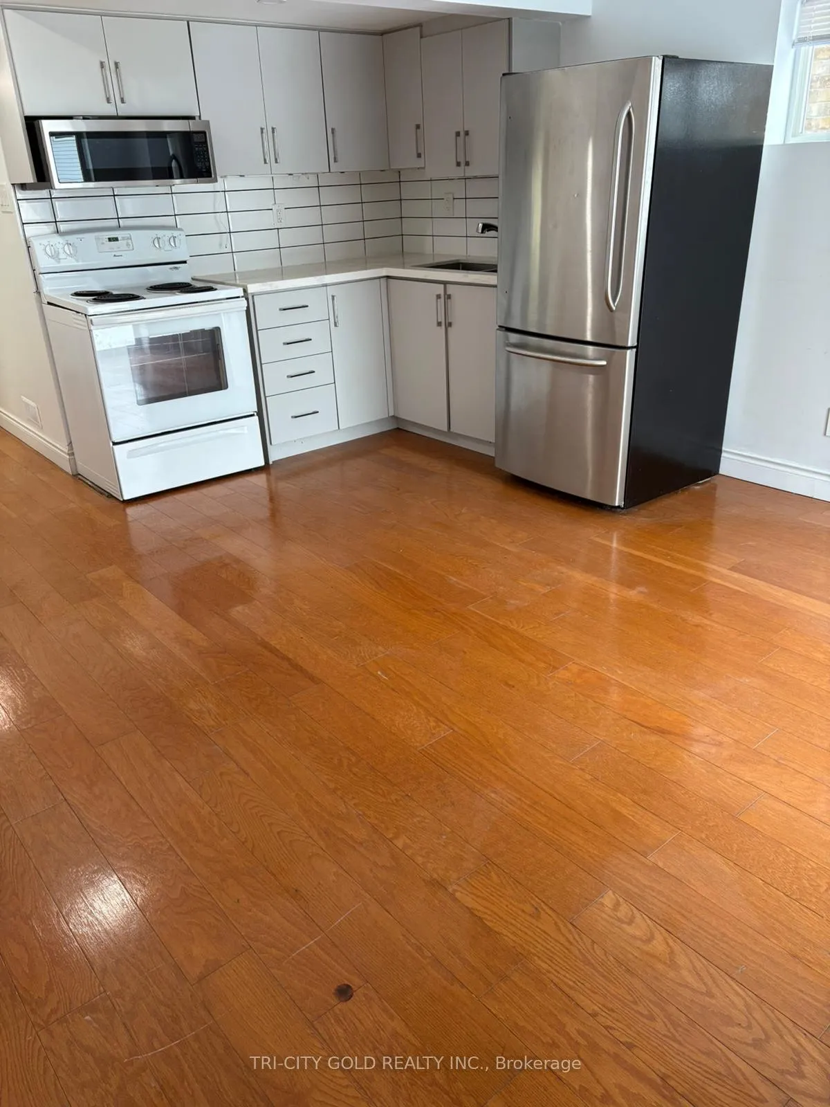 Photo 2 of Unit Lower, 131 Peach Blossom Crescent, Kitchener — HOMEH