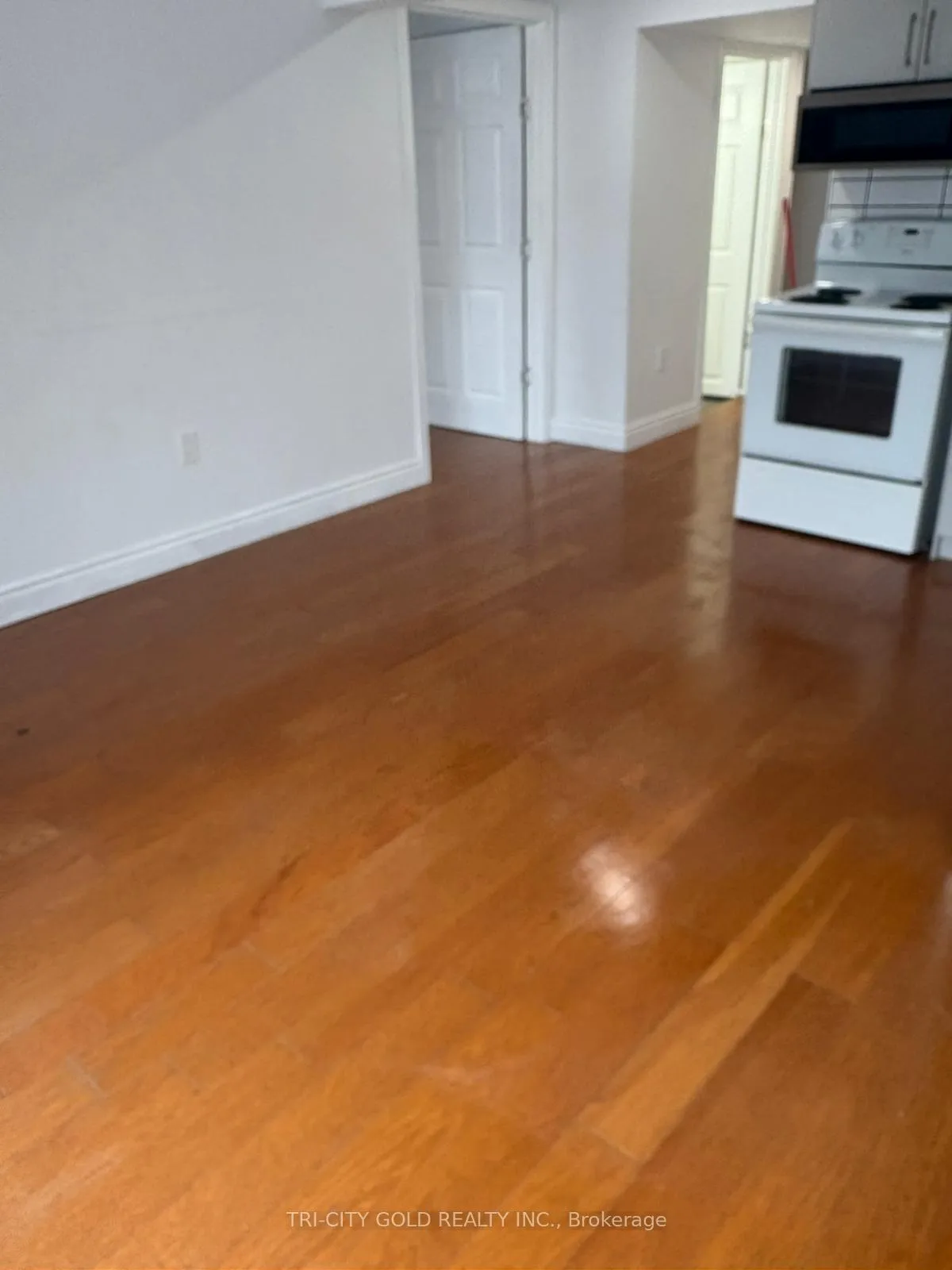 Photo 3 of Unit Lower, 131 Peach Blossom Crescent, Kitchener — HOMEH