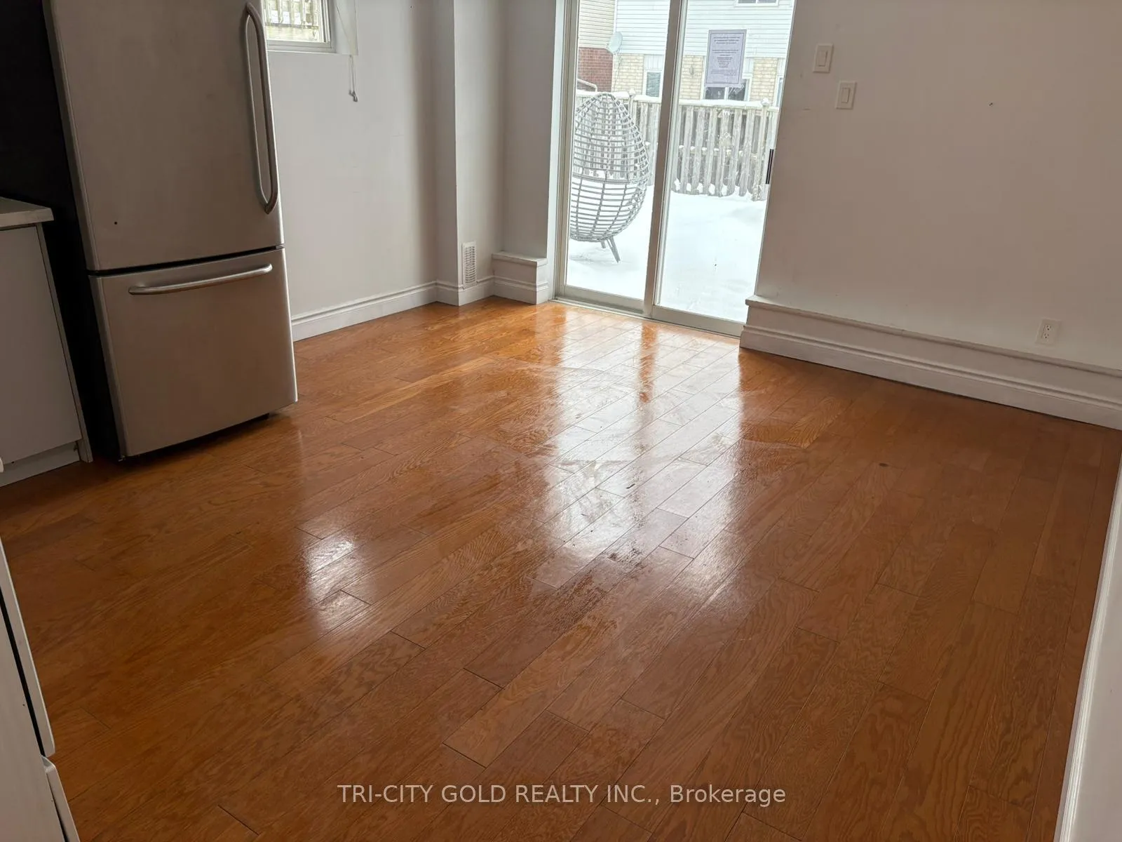 Photo 4 of Unit Lower, 131 Peach Blossom Crescent, Kitchener — HOMEH