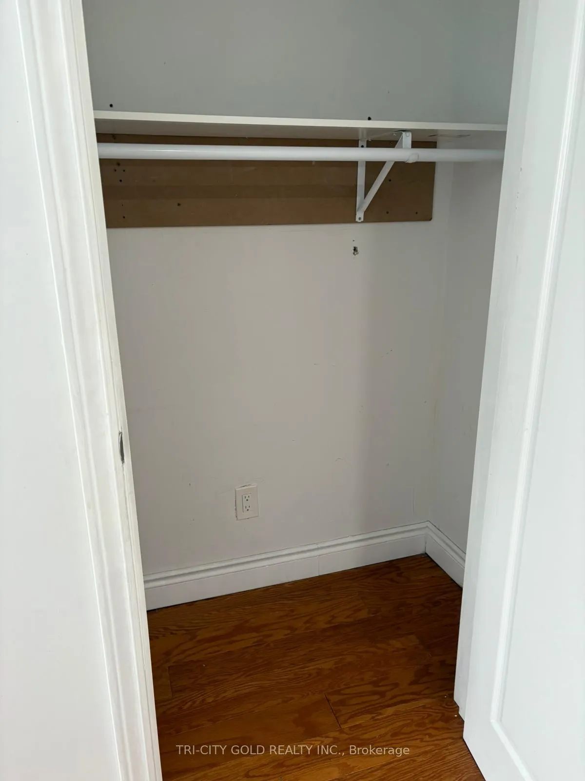 Photo 8 of Unit Lower, 131 Peach Blossom Crescent, Kitchener — HOMEH