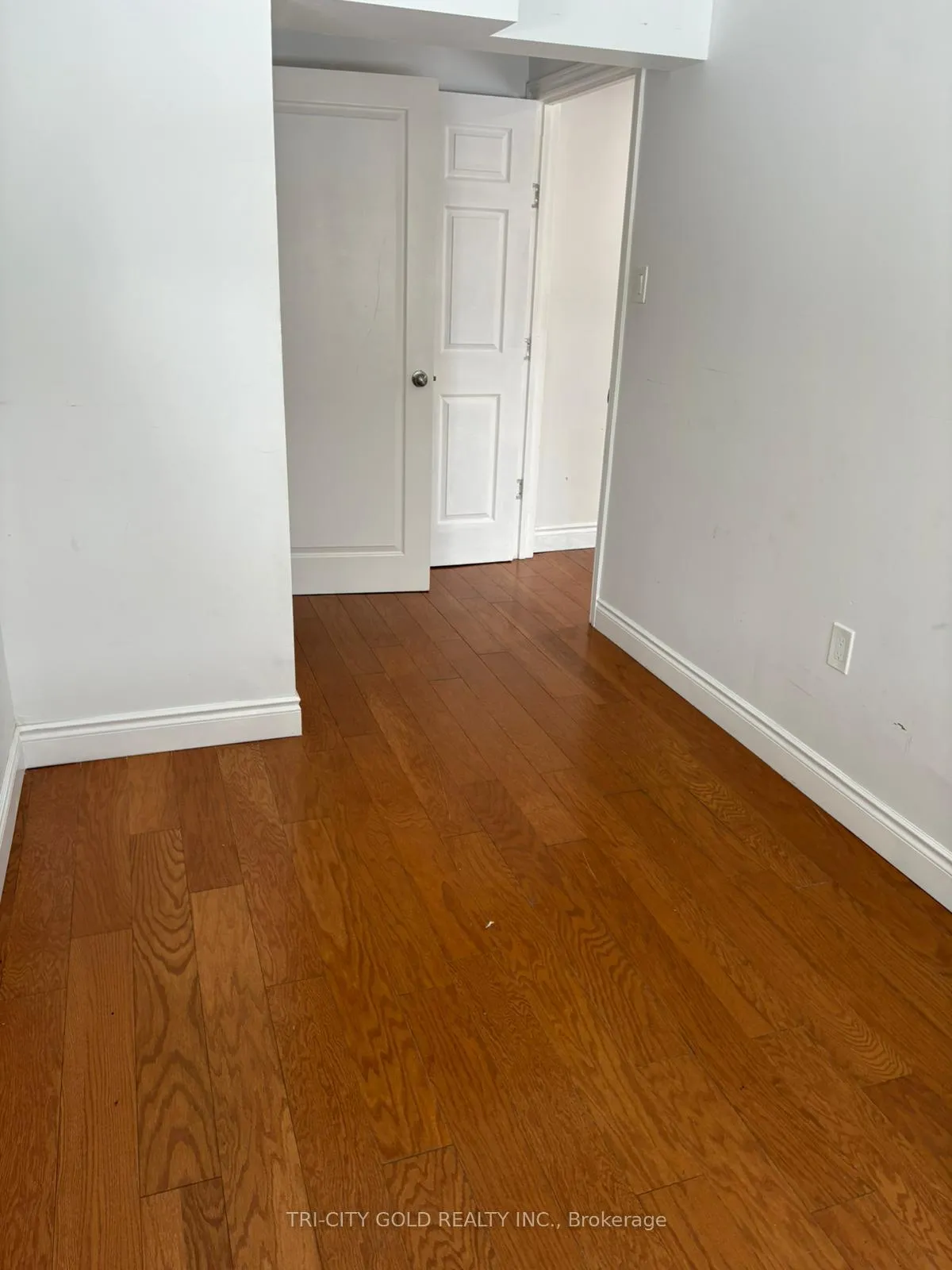 Photo 9 of Unit Lower, 131 Peach Blossom Crescent, Kitchener — HOMEH